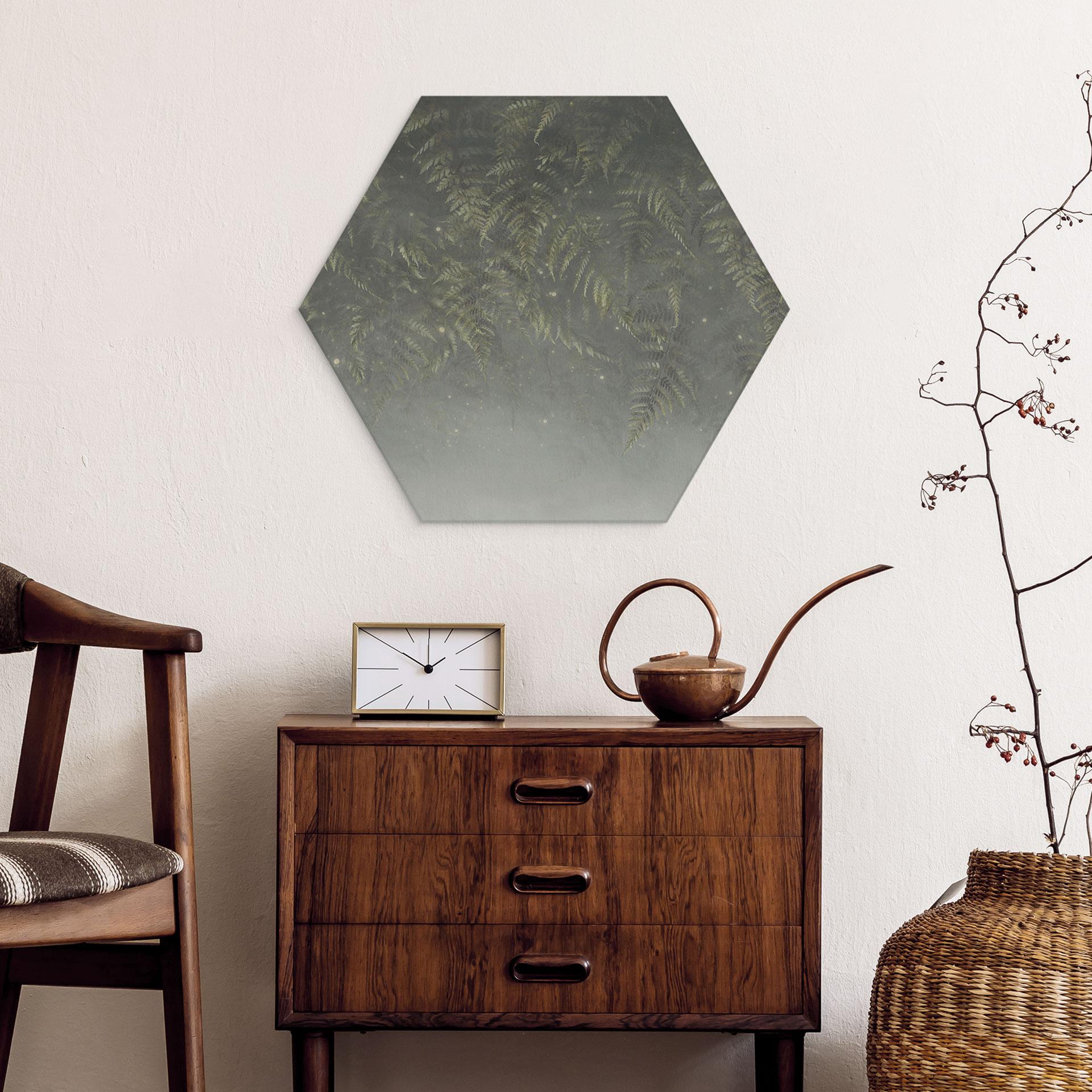 Hexagon Wandbild Farn im Nebelwald in Grün - Ms Tiff - Alu-Dibond