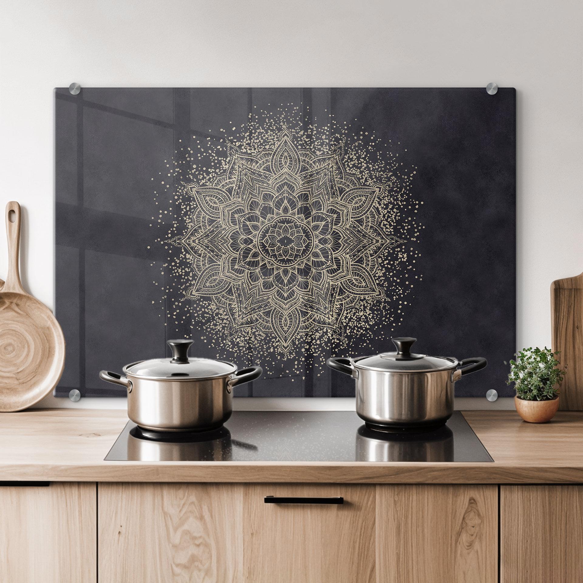 Stænkplade Elegant mandala i sort og guld - Bloomery Decor
