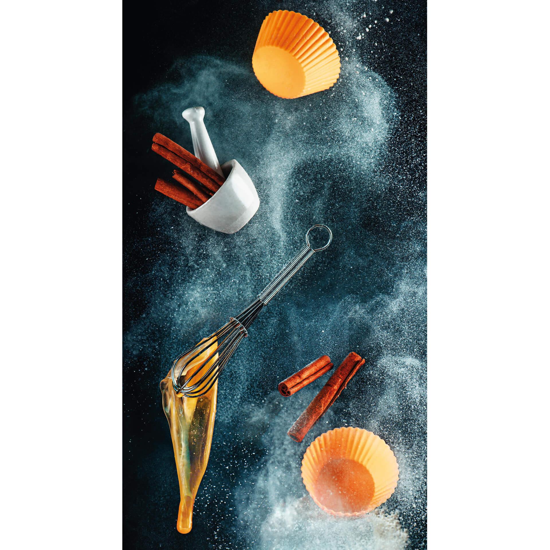 Fototapete Belenko - Kitchen mess: cinnamon cupcake