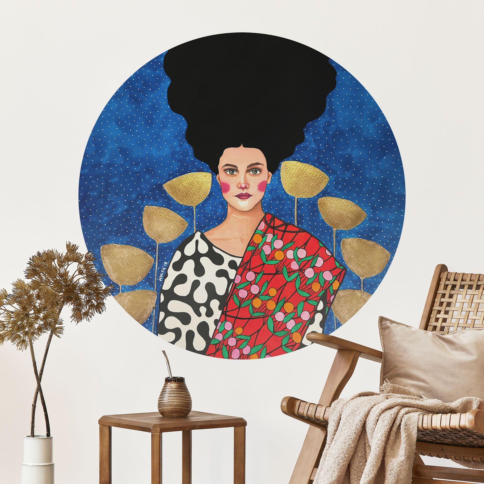 Vinilo decorativo Mujer en el campo con hojas doradas - Hülya - Redondo