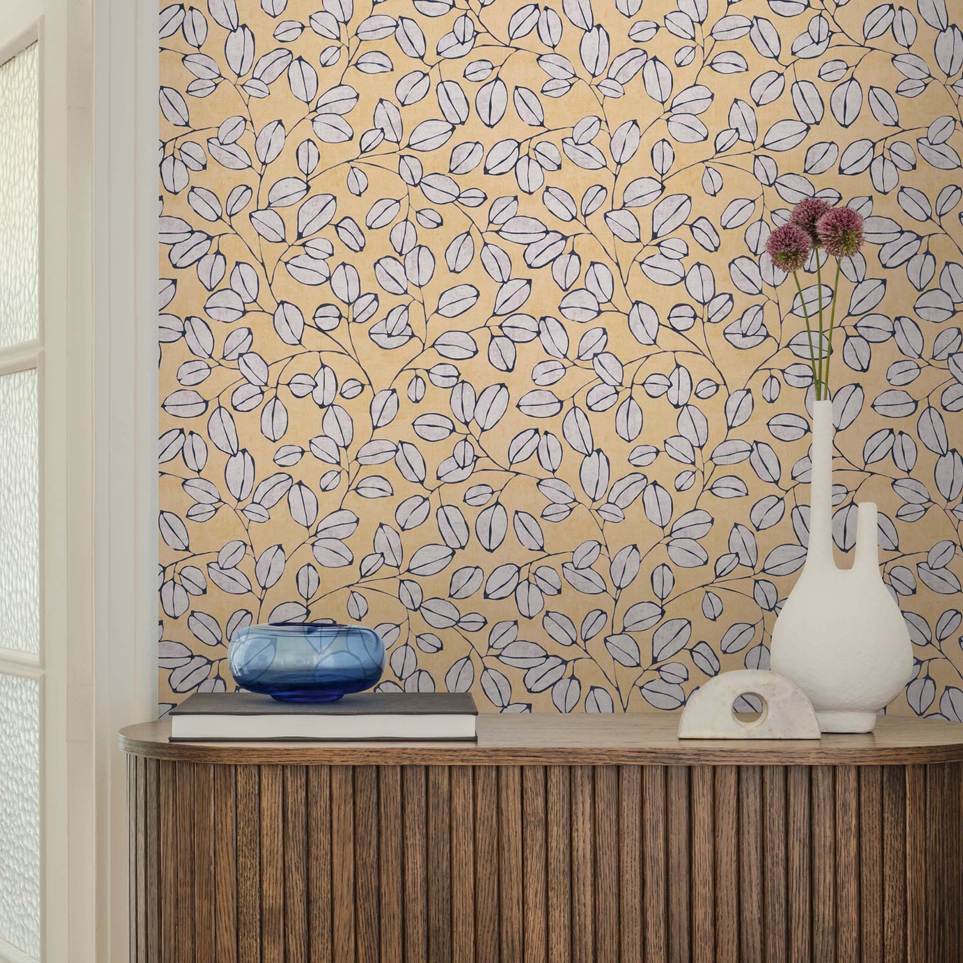 Papel pintado no tejido moderno - sutil diseño de hojas en terracota y greige