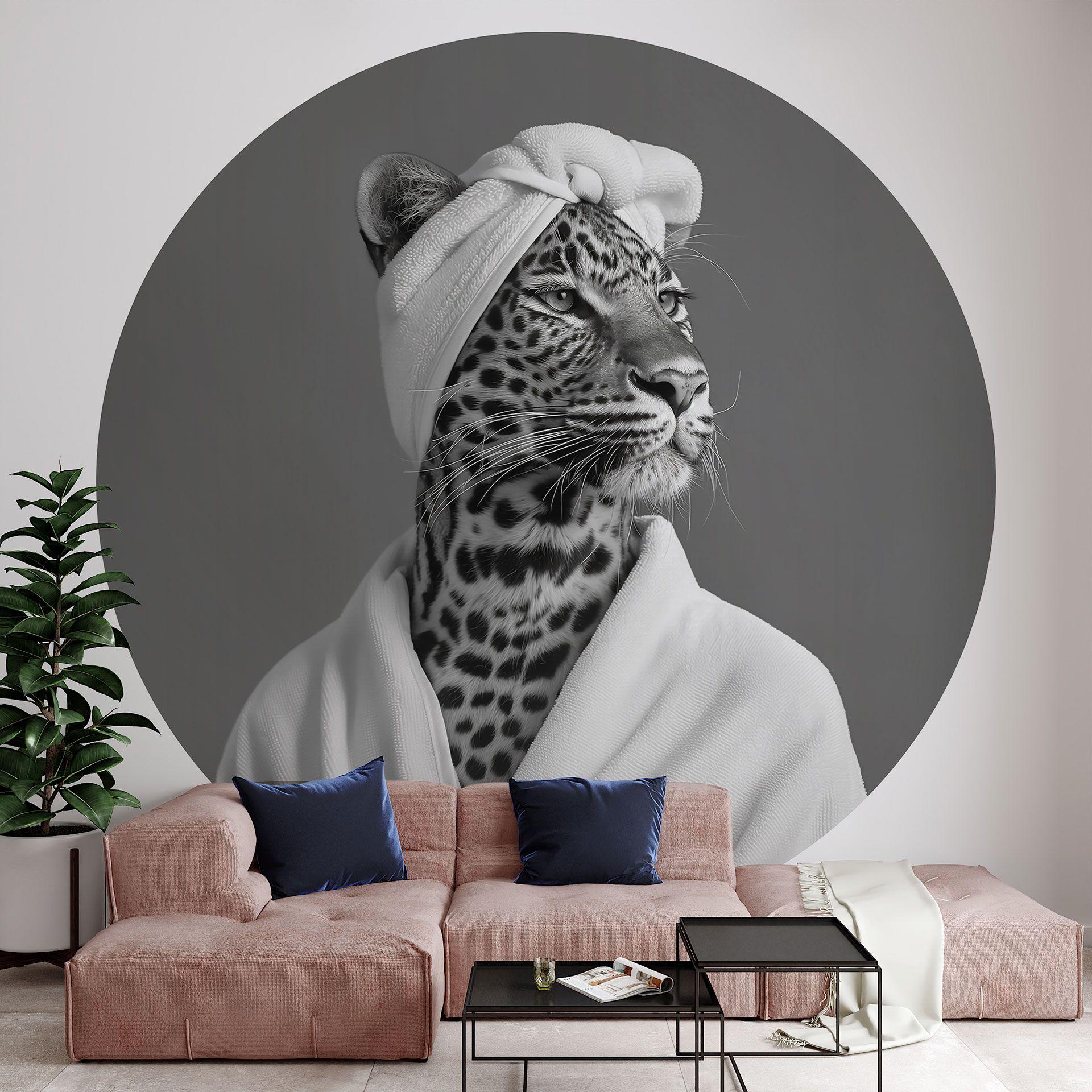 Royale spa time-out med leopard | sort og hvidt fototapet med dyr - Rahner - Round - vliesetapet/sel