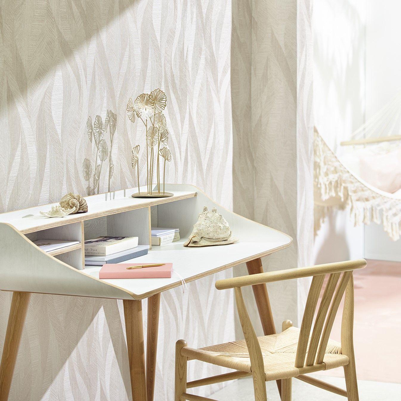 Non-woven tapet i kunstnerisk bølgelook og beige bølge