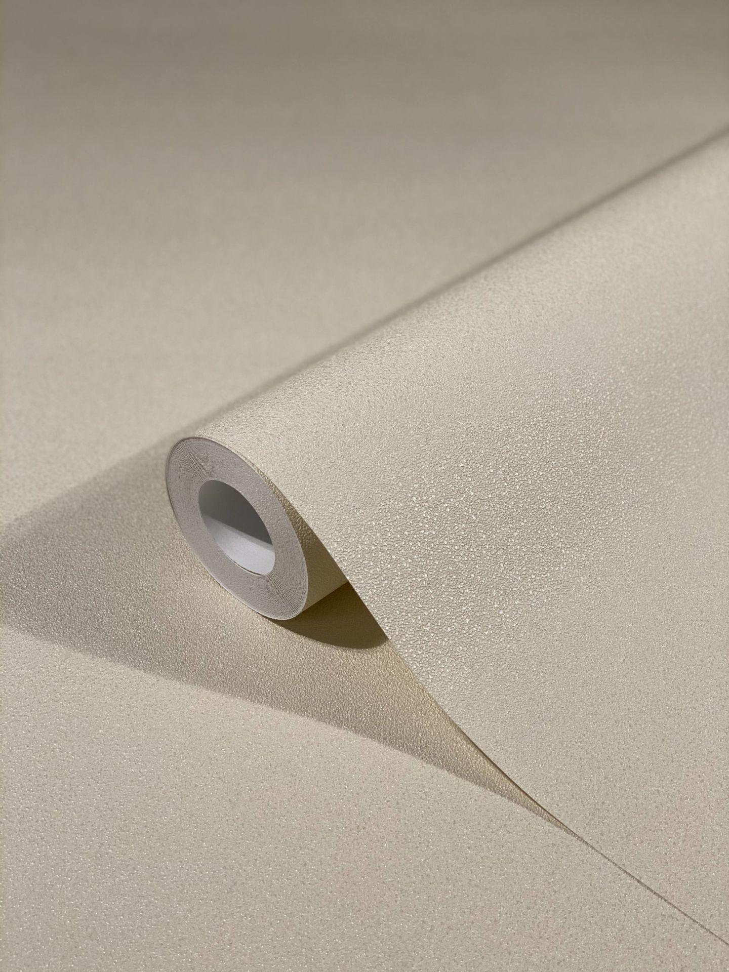 Non-woven tapet med en let skinnende beige ensfarvet tekstur af Harald Glööckler