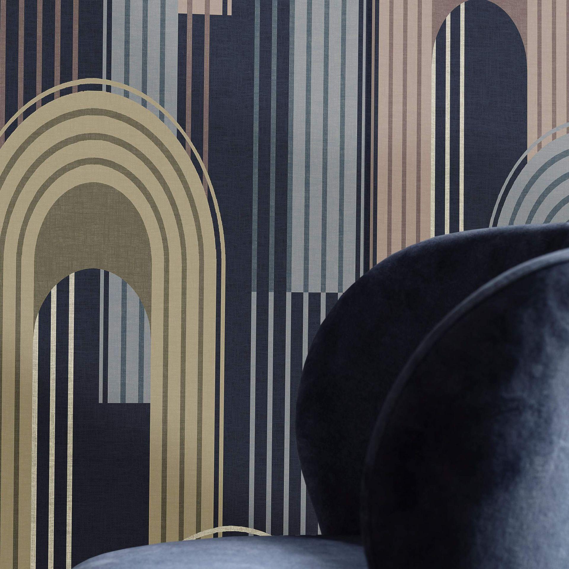 Non-woven tapet med rundbue-motiv i blå, beige grafik