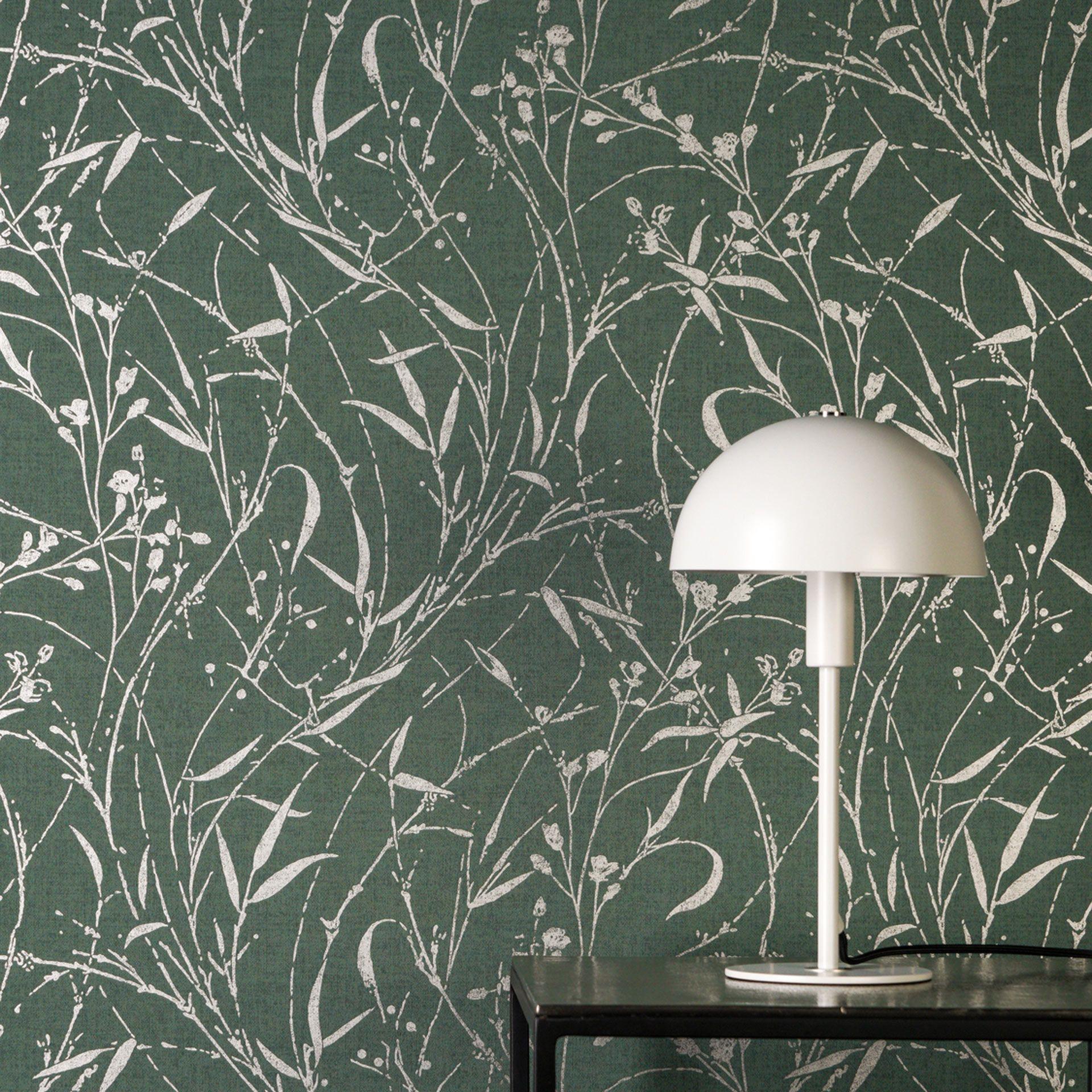 Papier peint intissé Fée Wild Free vert gris métallisé - herbes fleurs sauvages salon chambre à couc