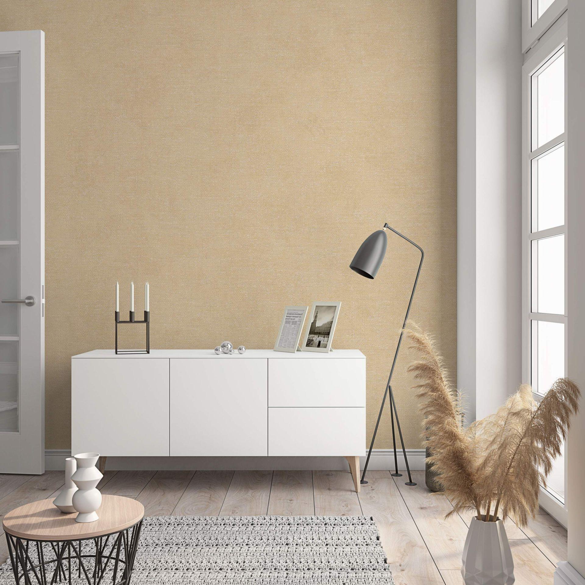 Non-woven tapet med et moderne monokromt look og tekstur i beige ensfarvet