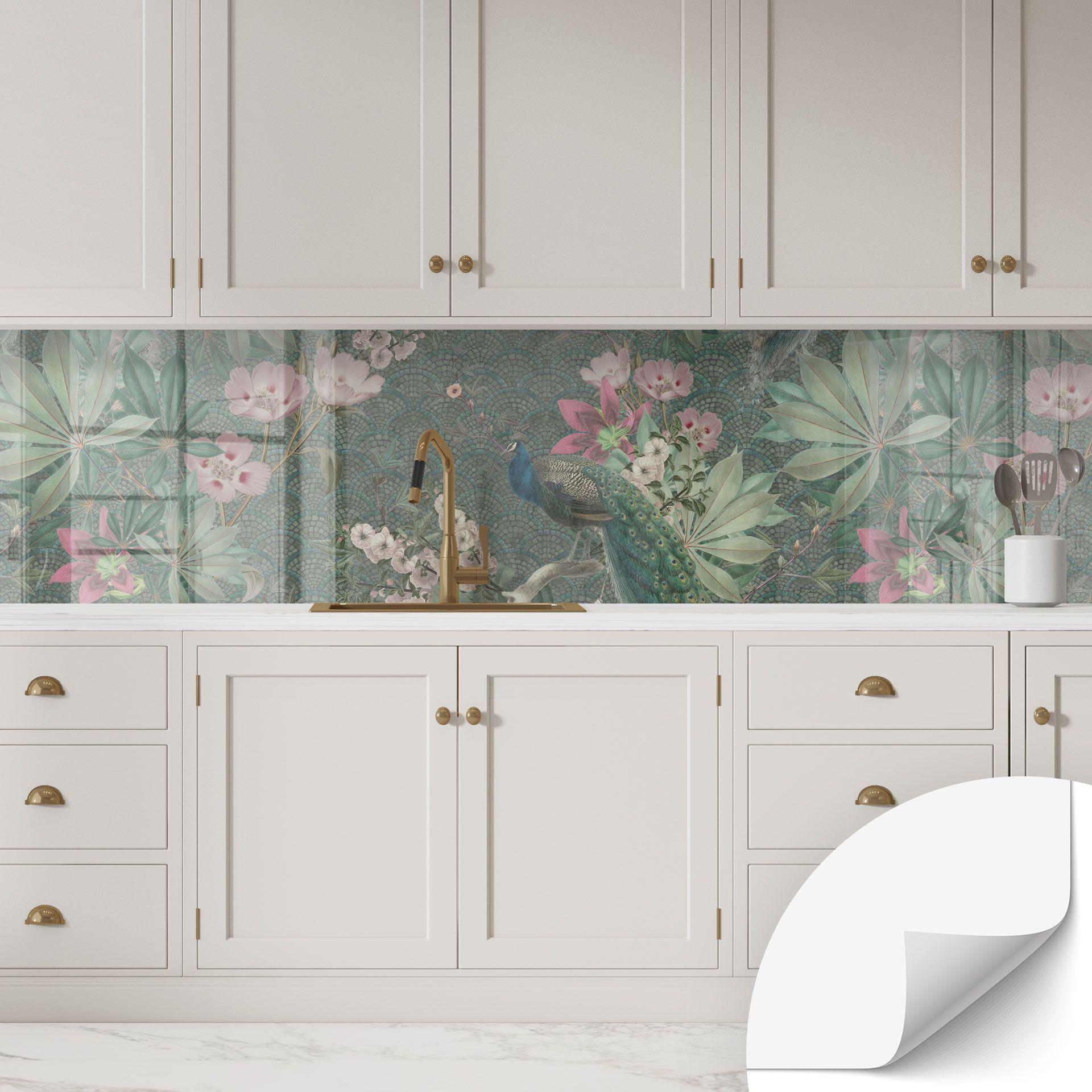 Selvklæbende stænkplade til køkken påfugl i tropisk have på mosaik - Bloomery Decor