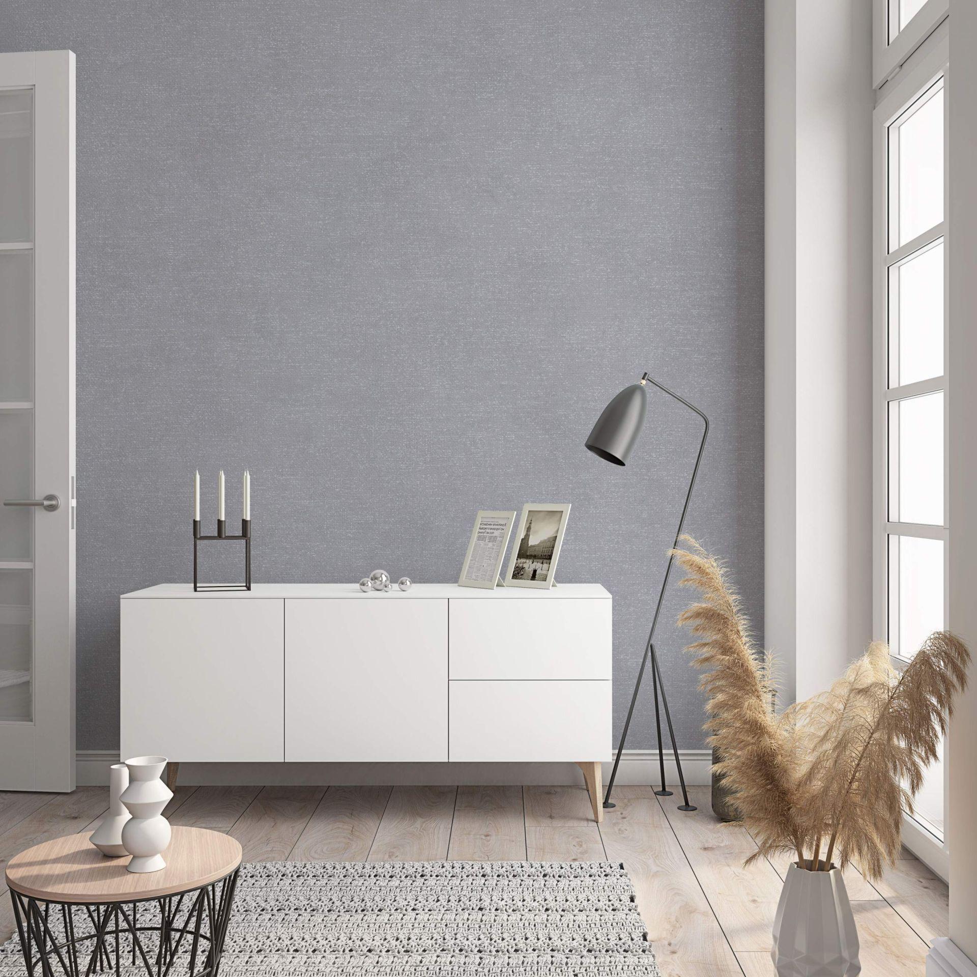 Non-woven tapet med moderne monokromt look og struktur i ensfarvet grå