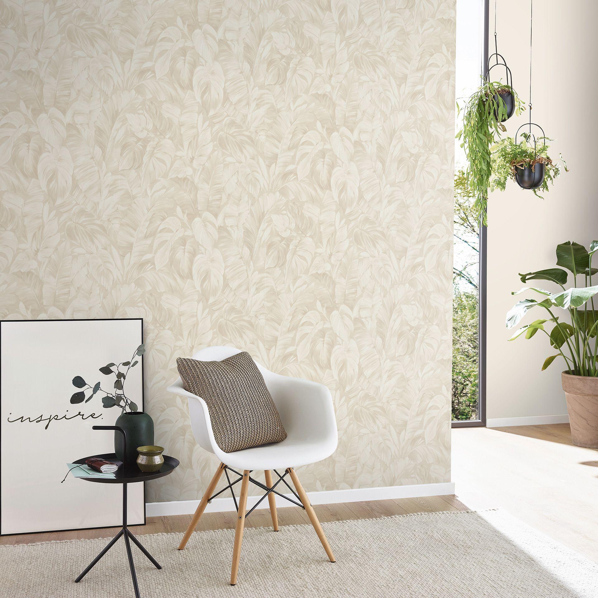 Non-woven tapet i jungle-look i creme
