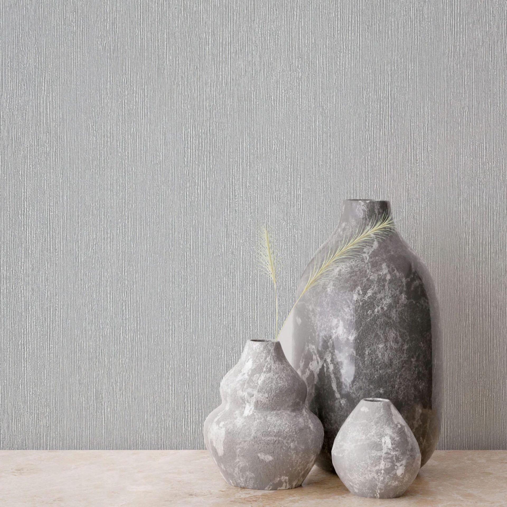 Papel pintado no tejido de aspecto textil con superficie texturada gris liso