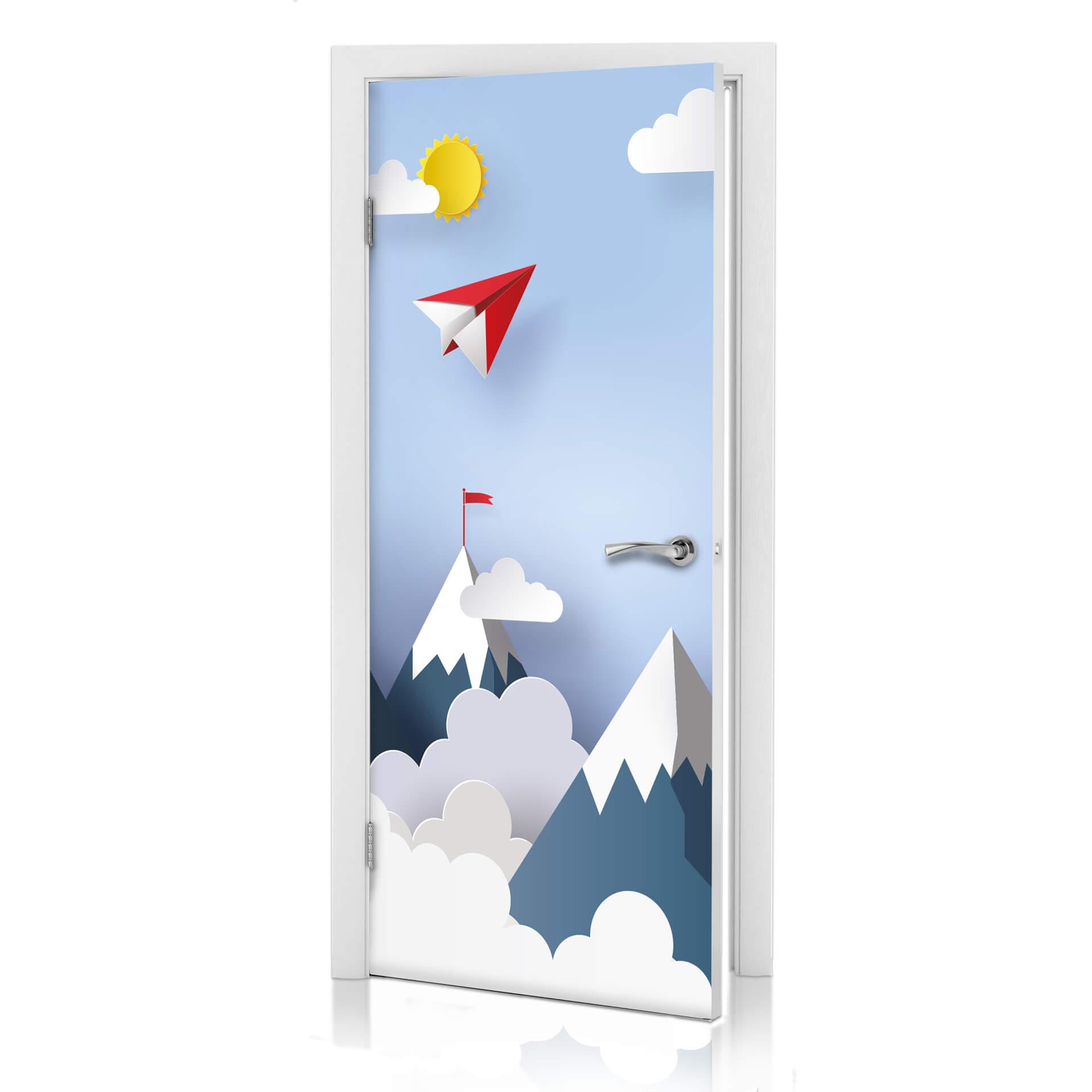Diseño de puerta de avión de papel en las montañas