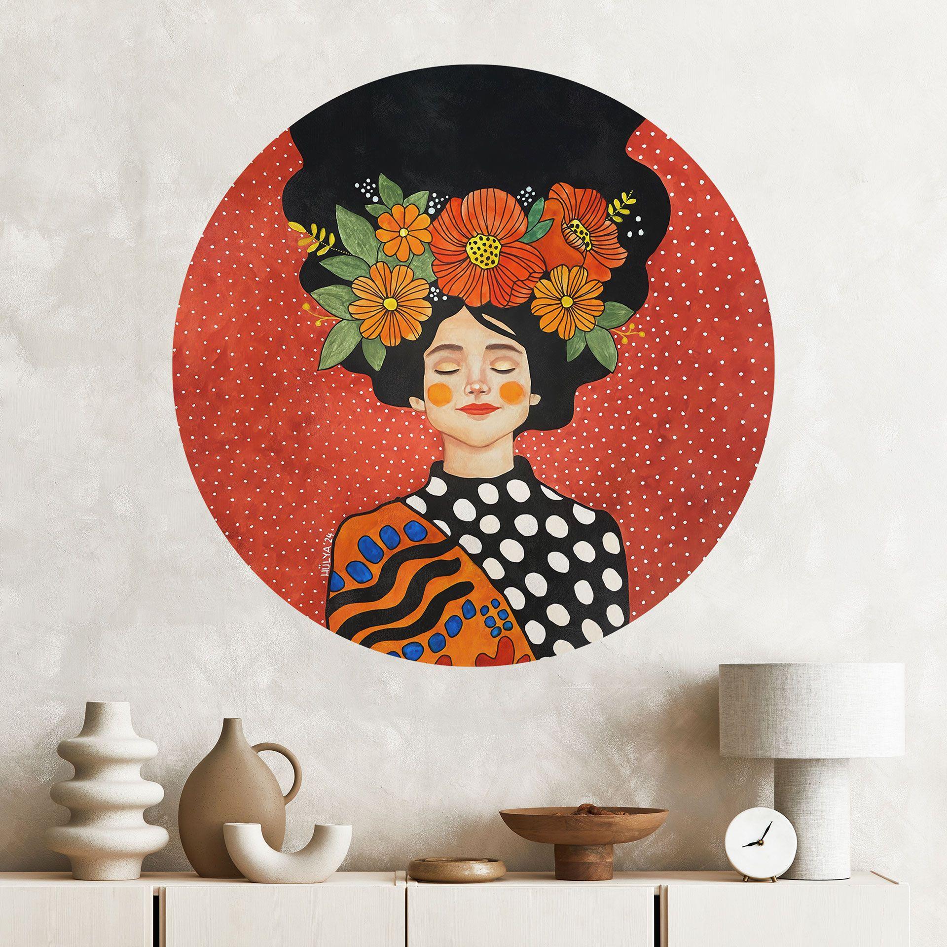 Vinilo decorativo Mujer sonriente con flores naranjas - Hülya - Redondo
