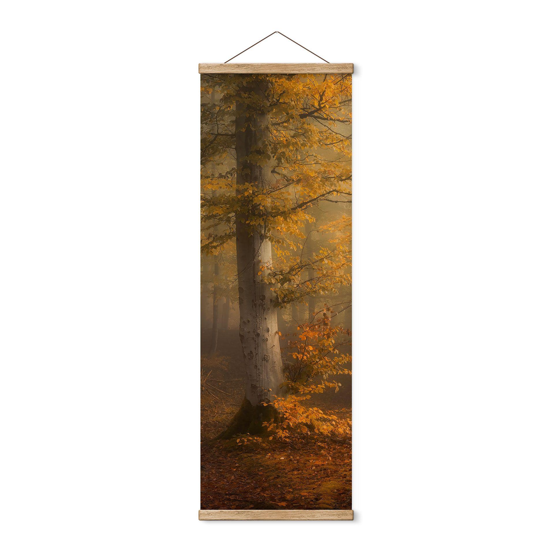 Tekstil plakat Gyldne blade i en tåget skov - Maier - Panorama