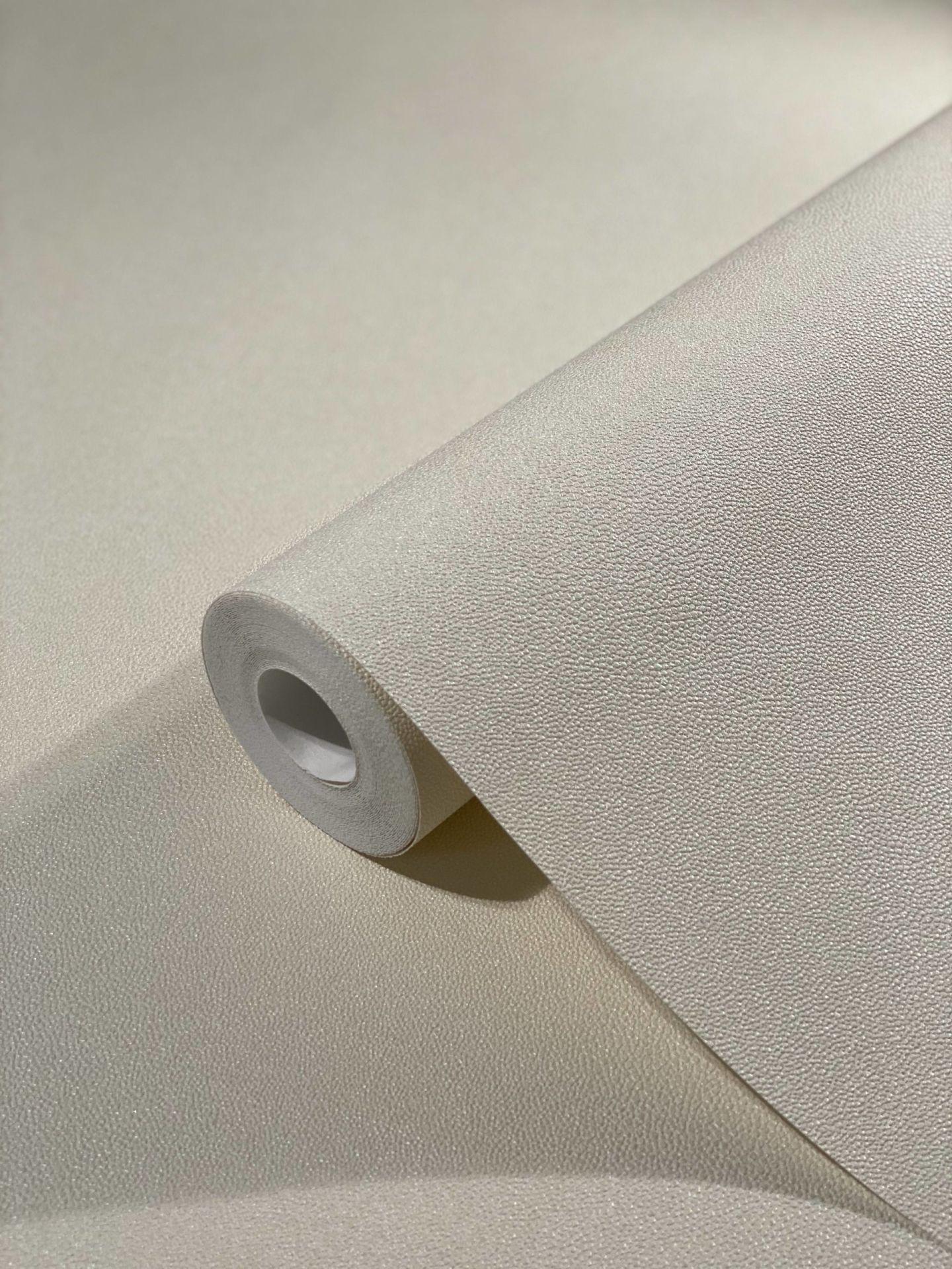 Non-woven tapet med små perler beige ensfarvet af Harald Glööckler