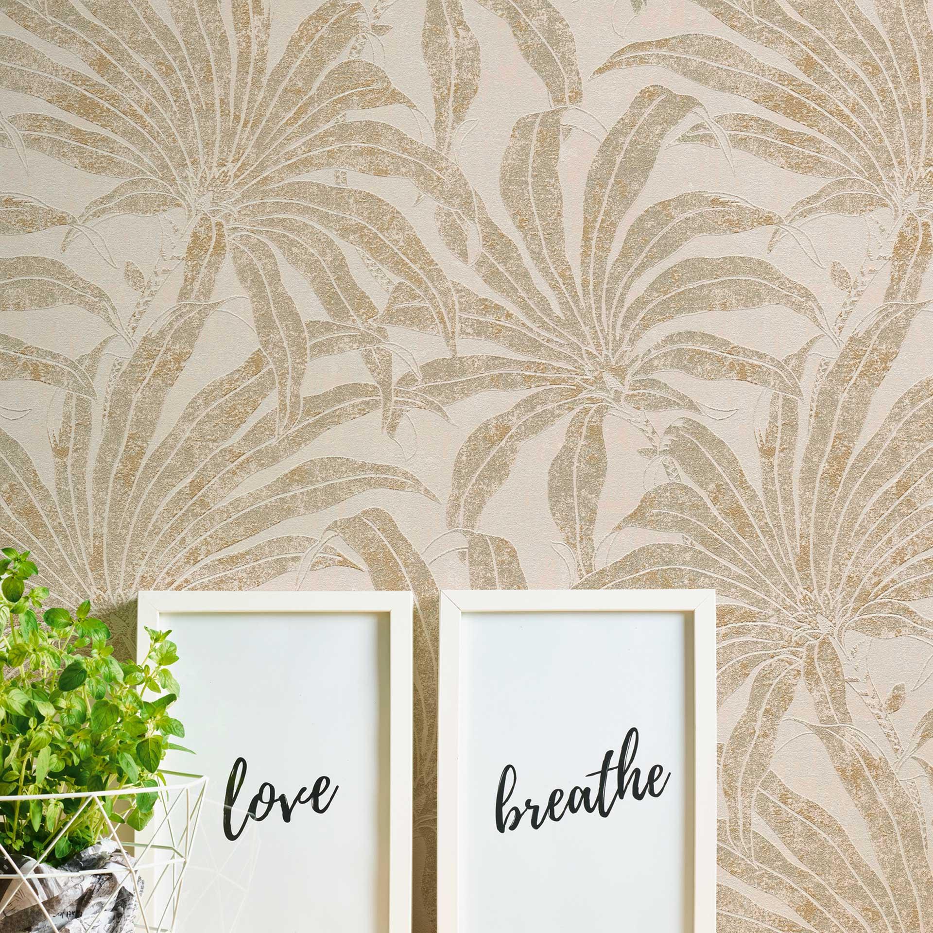 plantetapet lys blank guldbeige - mønstret tapet med jungledesign