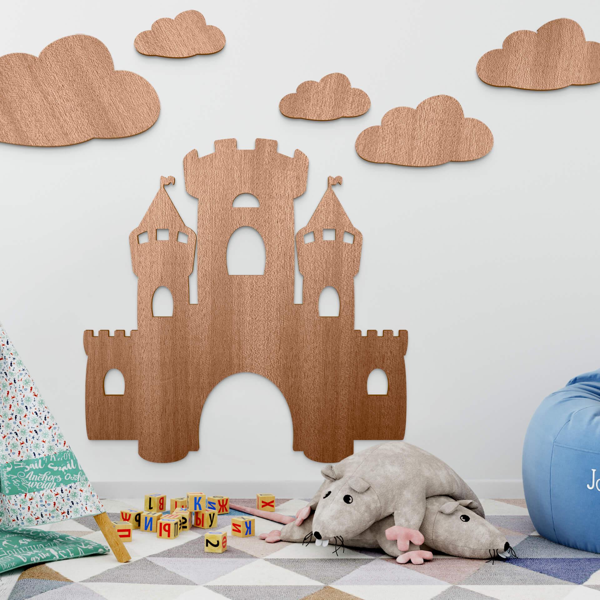 Decoración en madera de caoba - Castillo