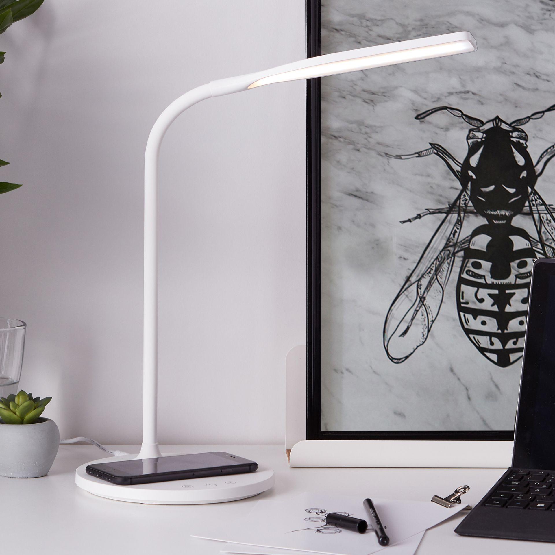 Tischleuchte Joy, weiß, 34 x 17 cm, Nachttischlampe, dimmbar mit Ladefunktion (Qi)