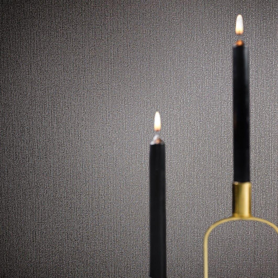 Ikke-vævet tapet med fine linjer og let struktur antracit ensfarvet