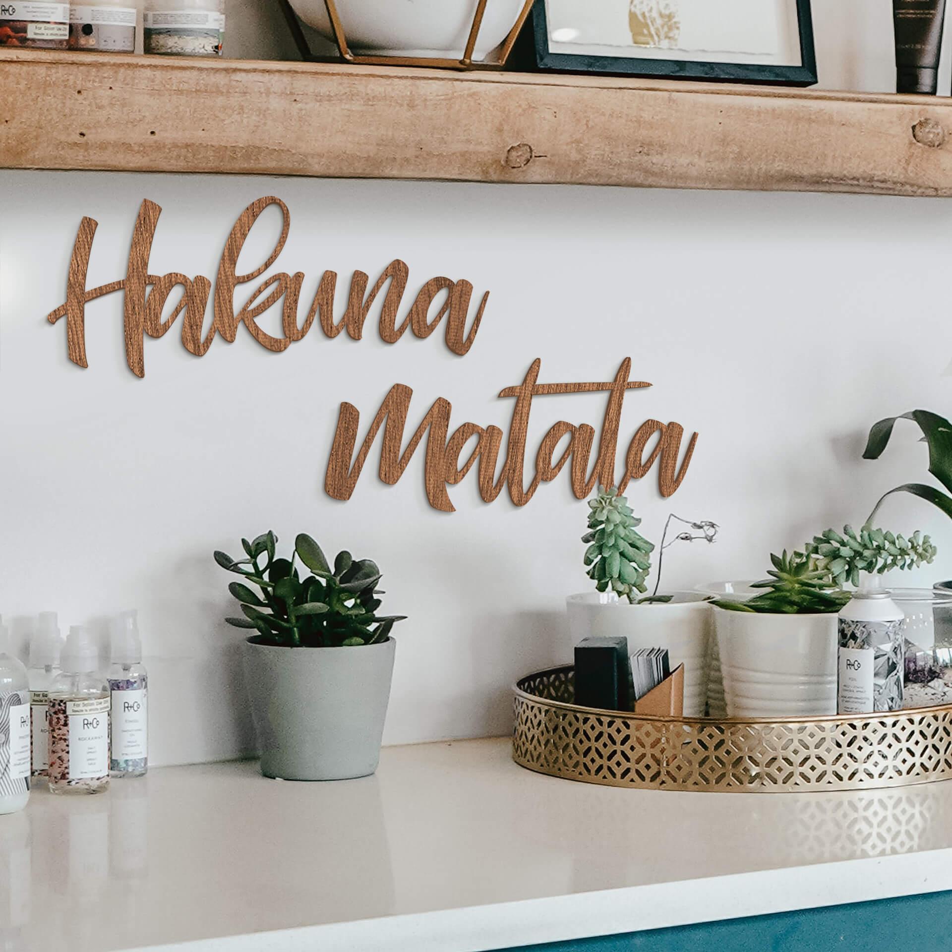 Træbogstaver Mahogni - Hakuna Matata (2-delt)