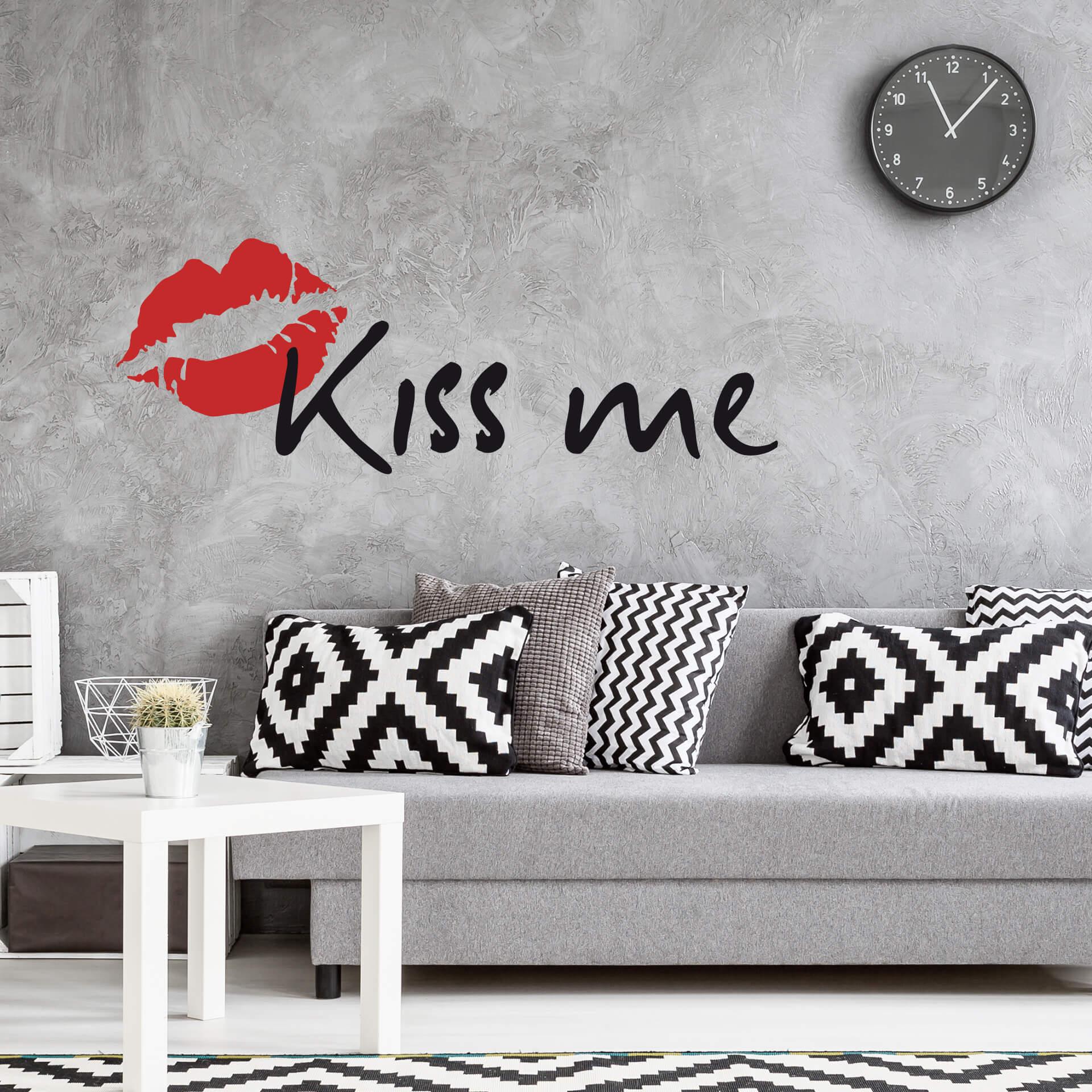 Kiss me (tofarvet) wallsticker
