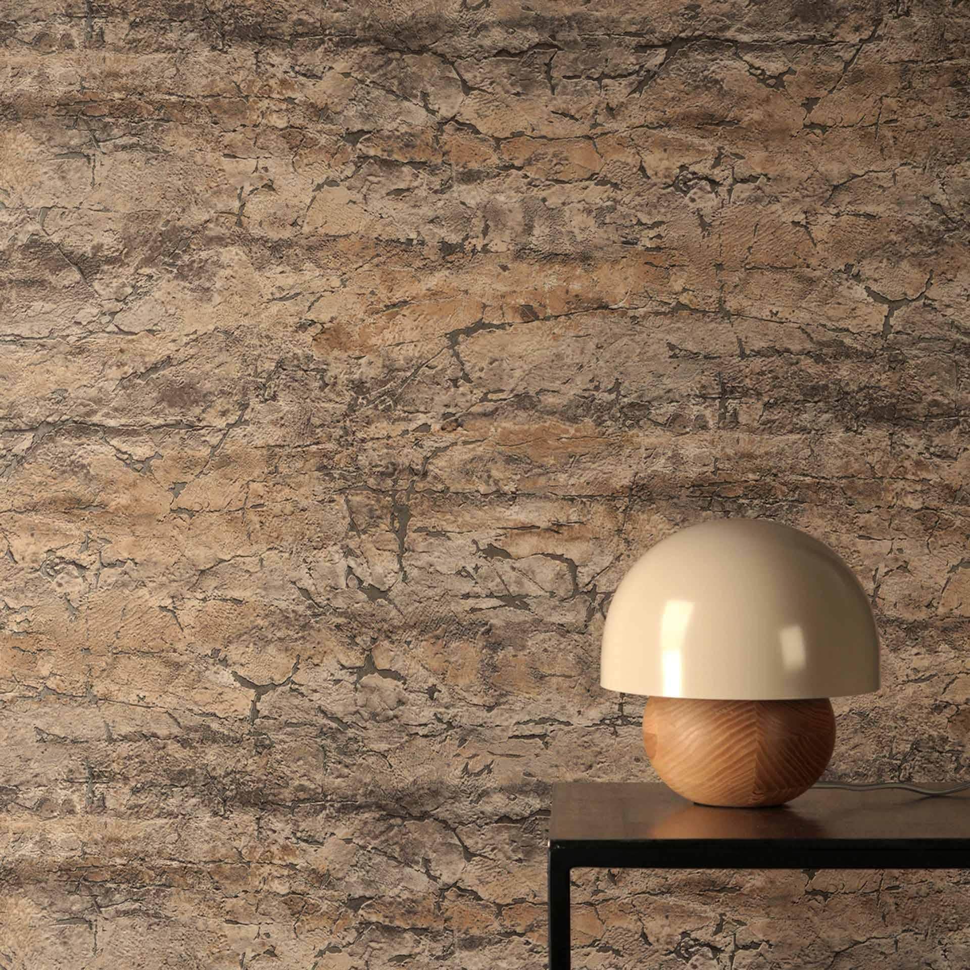 Papier peint intissé Tamika Raw Heritage aspect pierre beige marron gris - aspect mur maison de camp