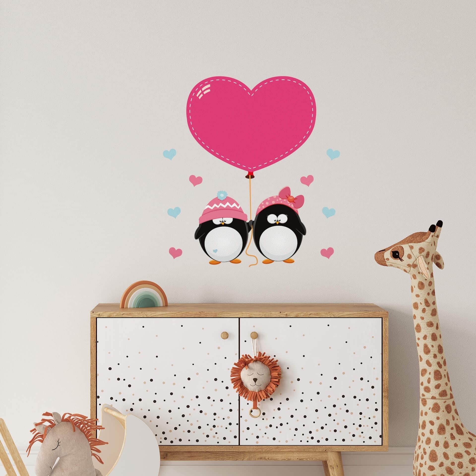 Sticker mural - Couple de manchots avec un coeur