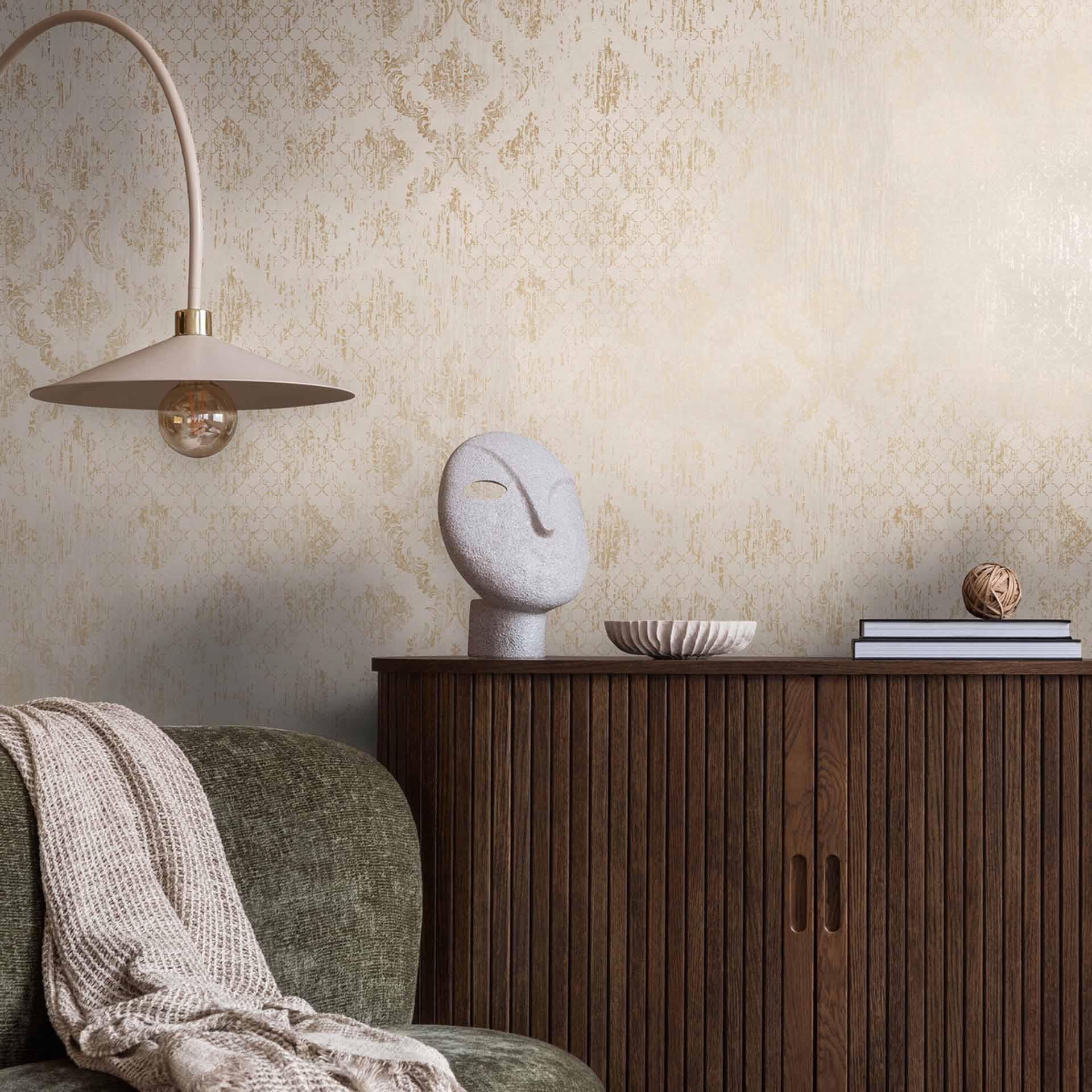Ornamentalt tapet i beige guld - Ikke-vævet tapet med en blank struktur i et vintage-look