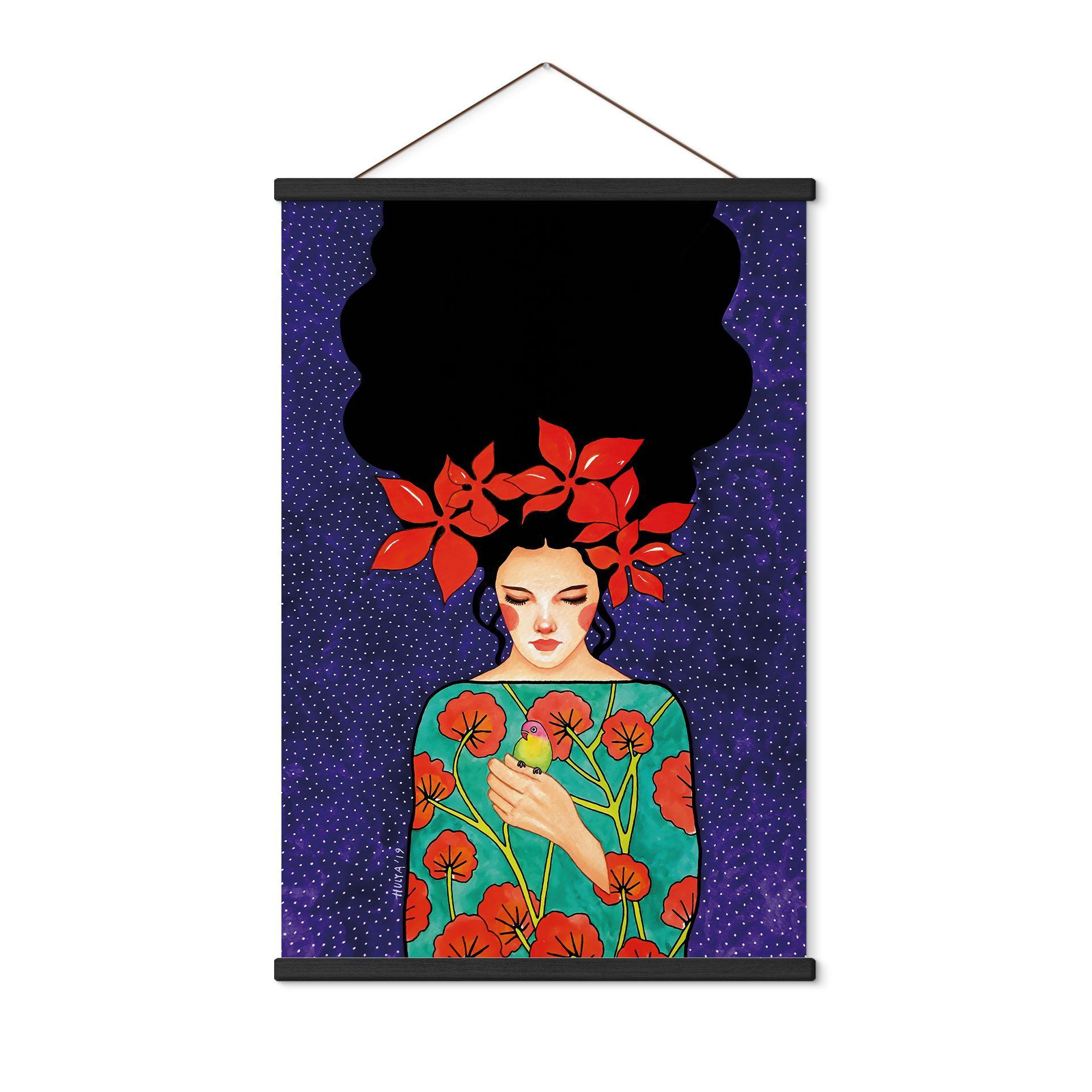 Póster de tela mujer con corona de flores rojas y pájaro - Hülya