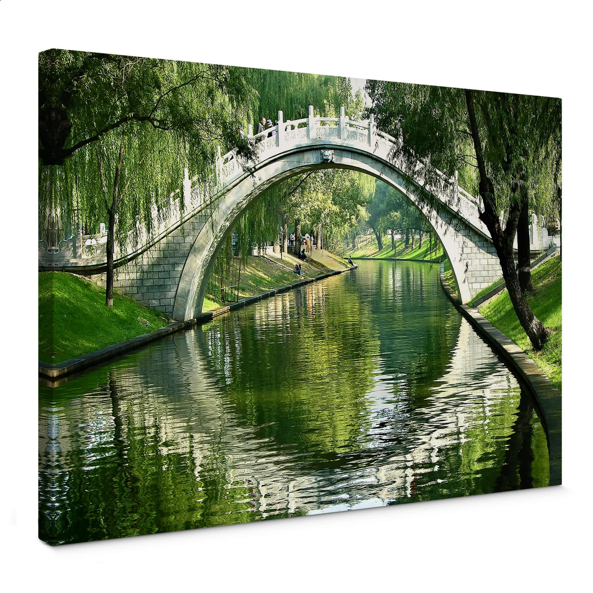 Lienzo puente junto al río