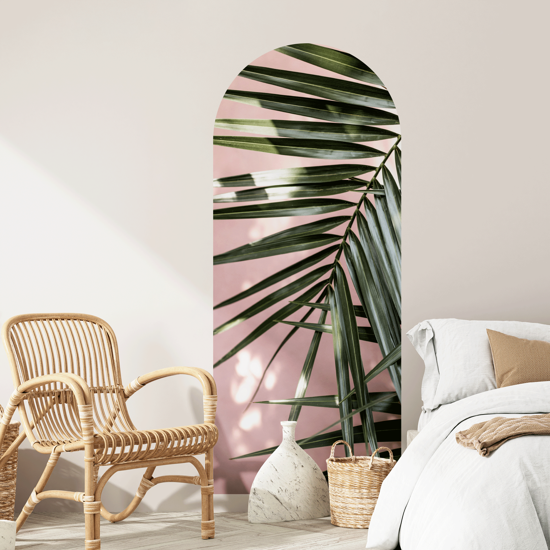 Wallsticker rundbuevægpanel palmeblad foran lyserød væg - Böhmer - smal