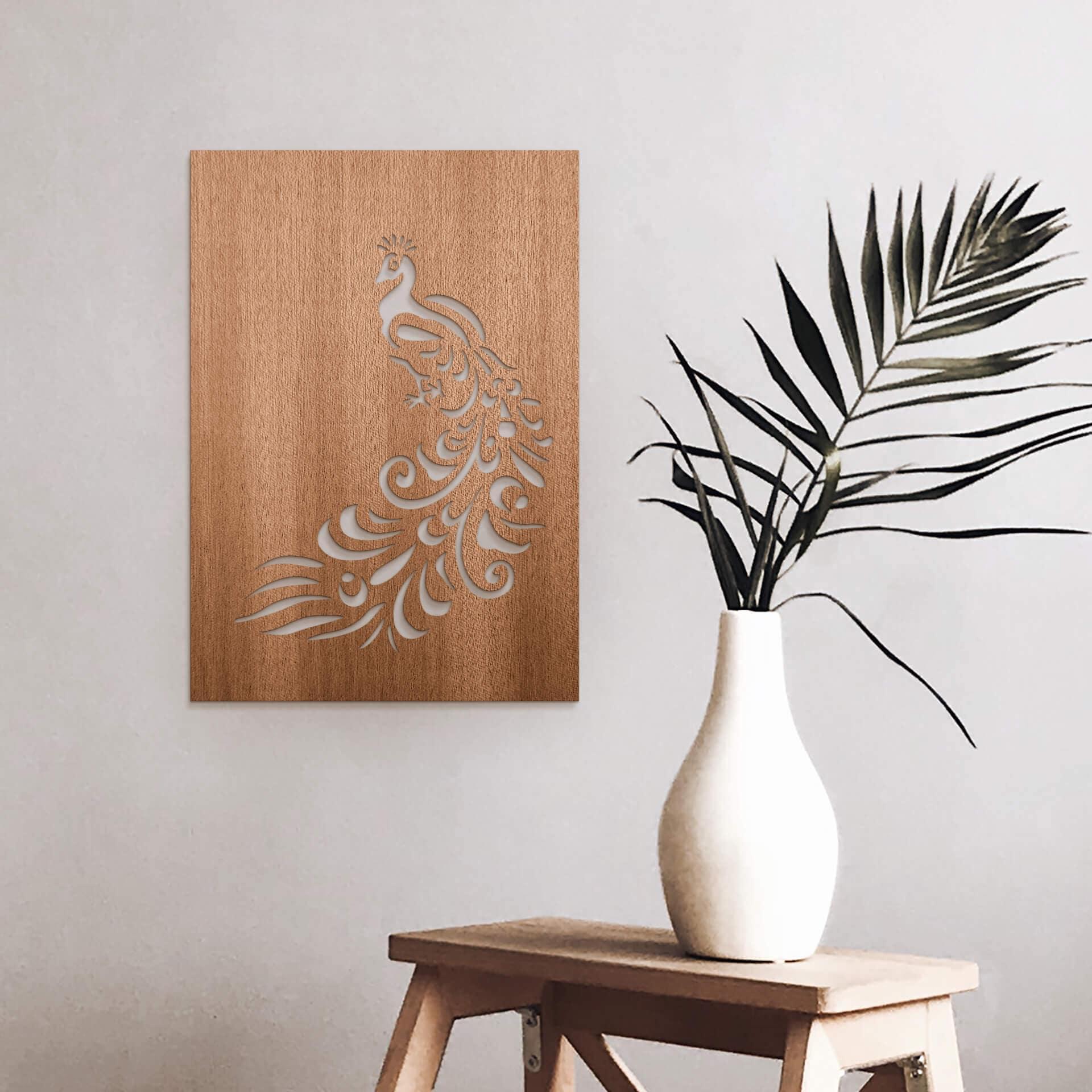 Decoración en madera caoba - Pavo real