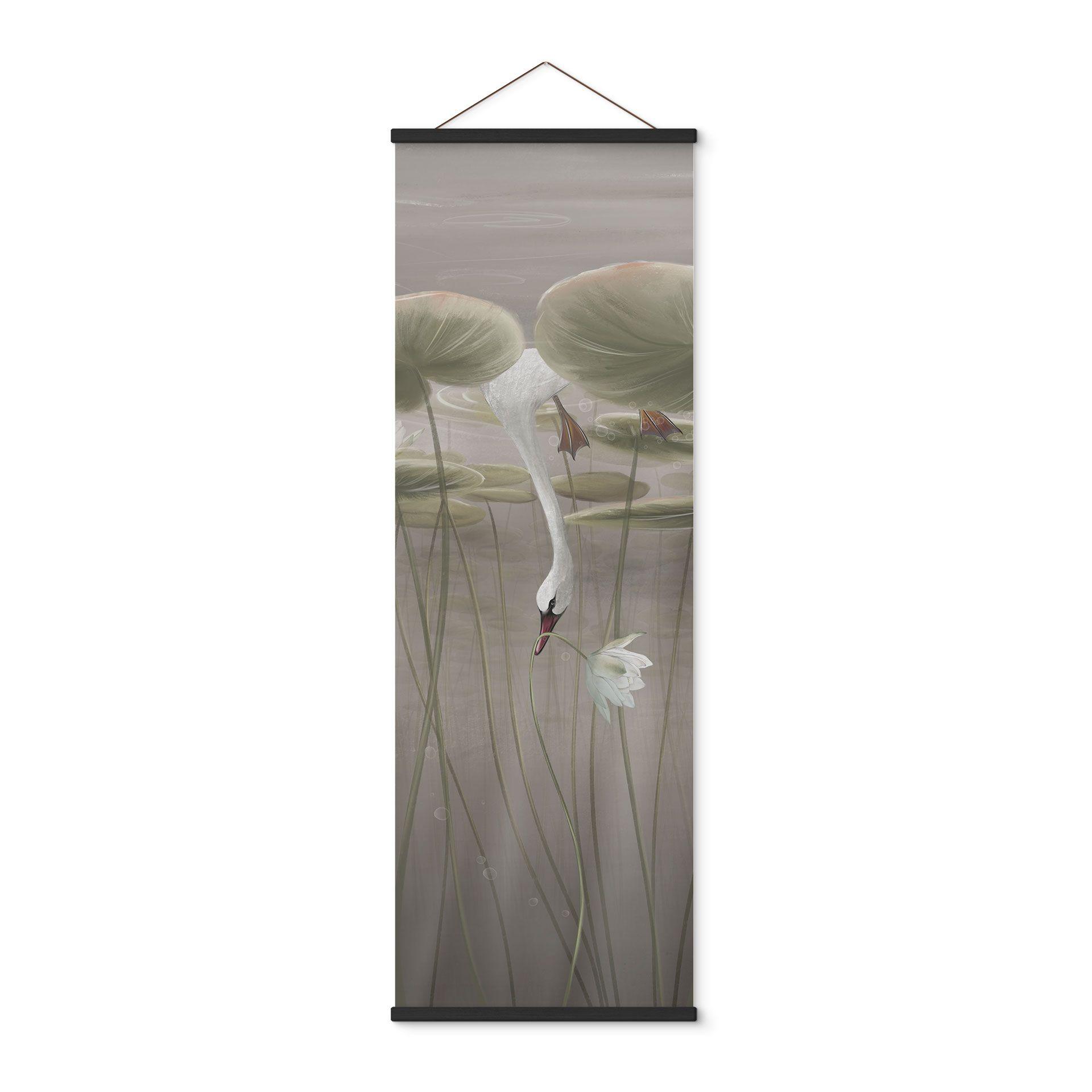 Textielposter lotusbloemen met zwaan in water in grijs - Ms Tiff - Panorama