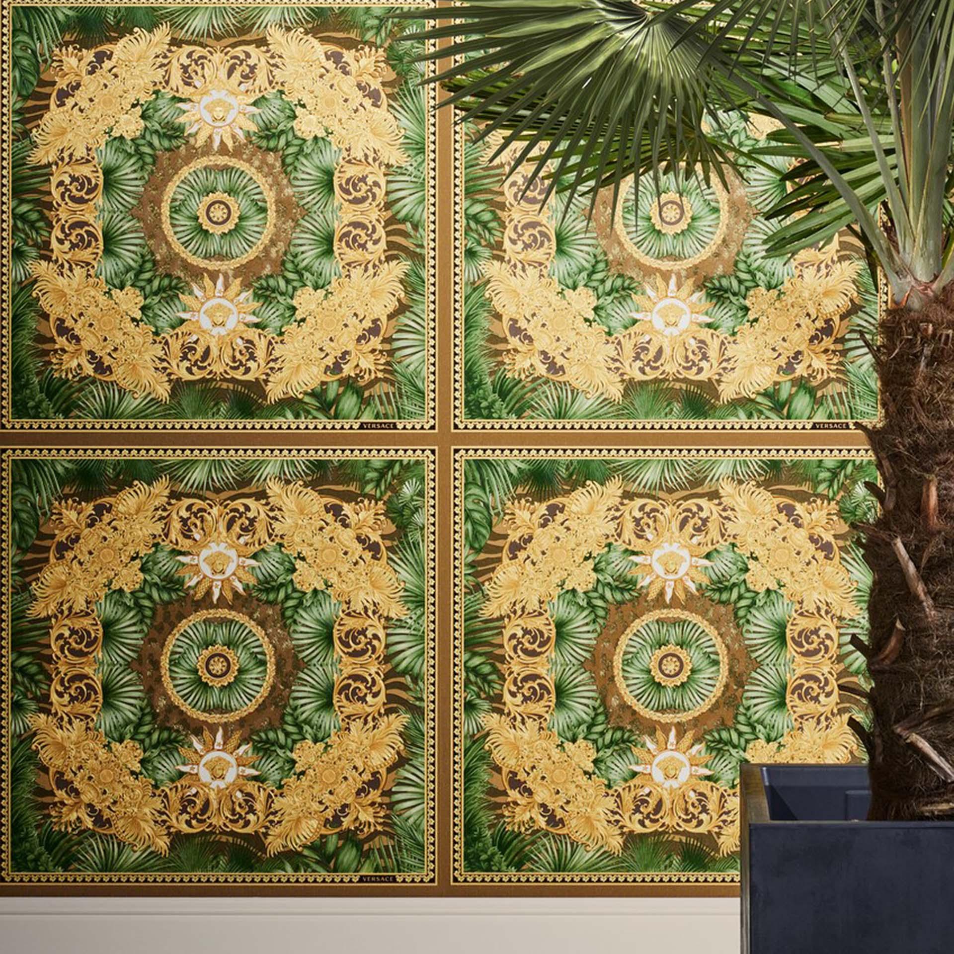 Versace tapet i guld og brun non-woven tapet jungle look med medusa hoveder design