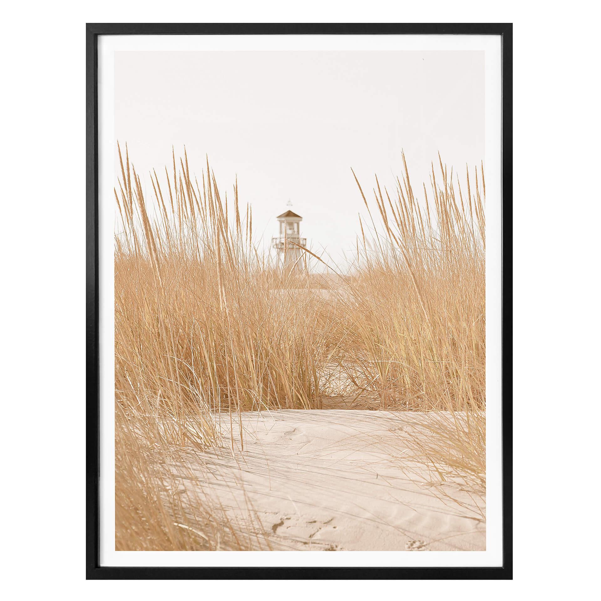 Póster faro en la hierba de las dunas