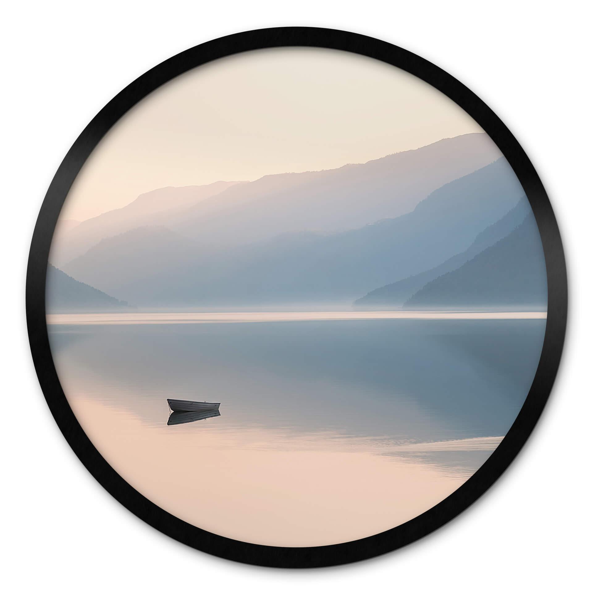 Póster Davidsson - Lago y montañas en pintoresca armonía - Redondo