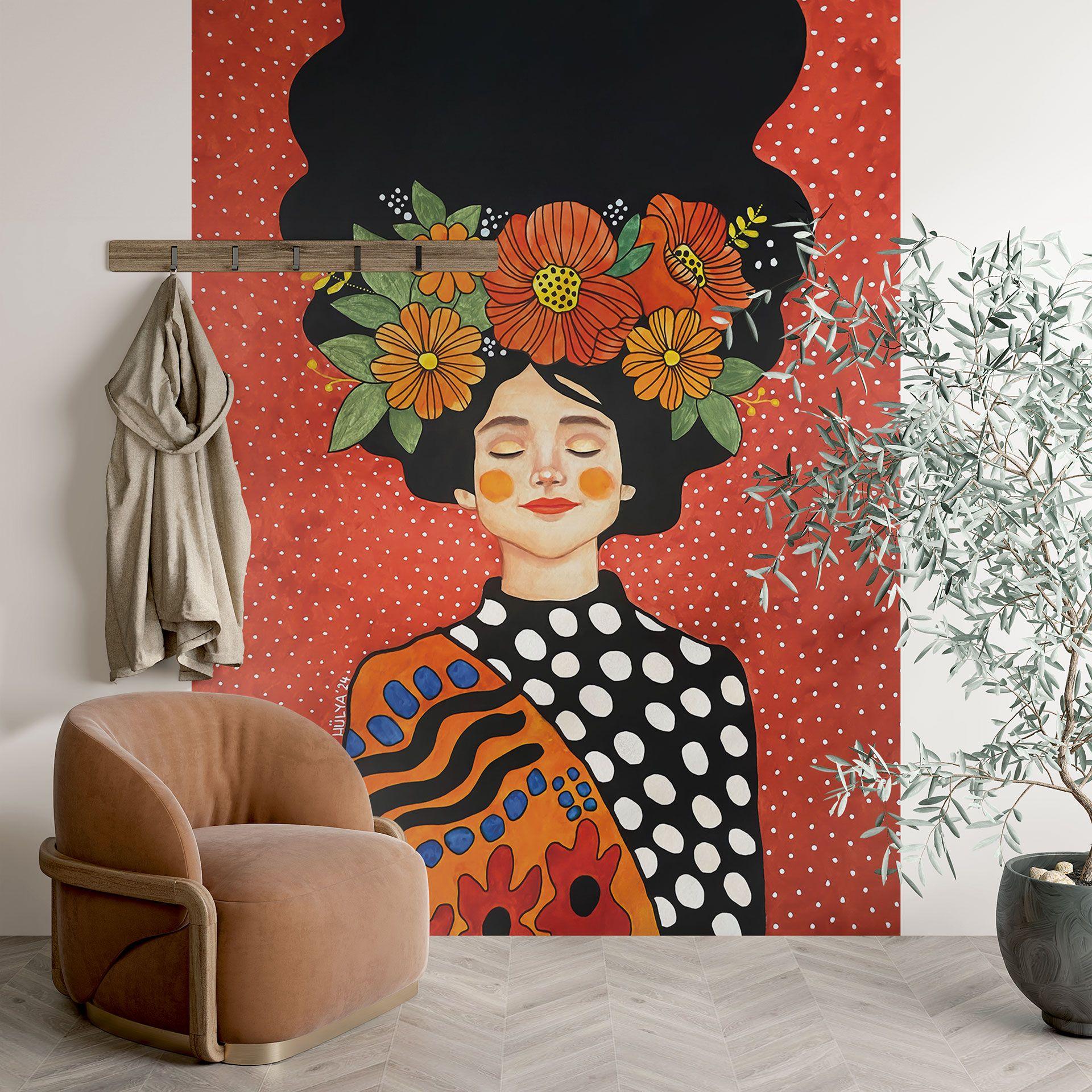 Smilende kvinde med orange blomster Fototapet - Hülya