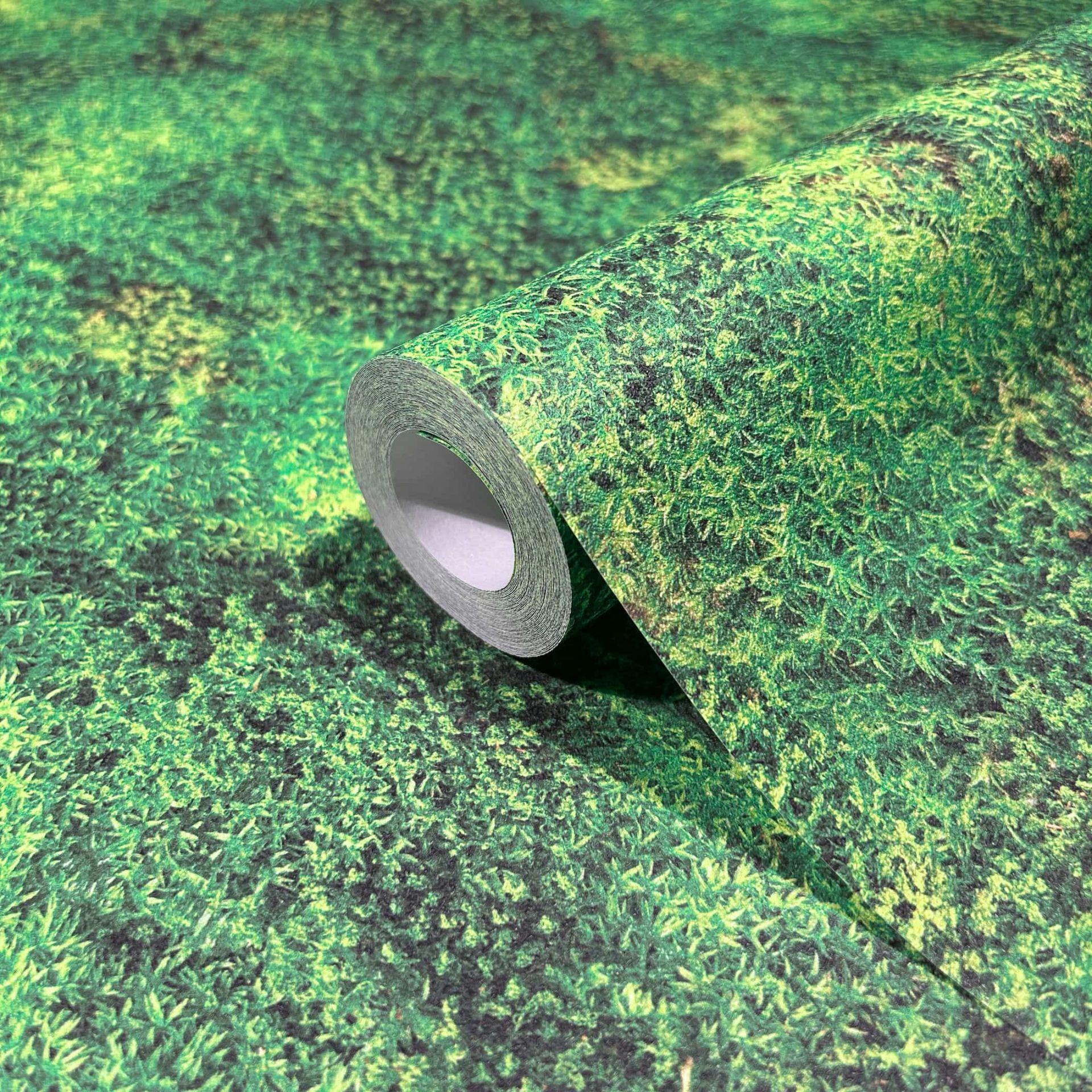 Non-woven tapet i mos-look med grønne blomster