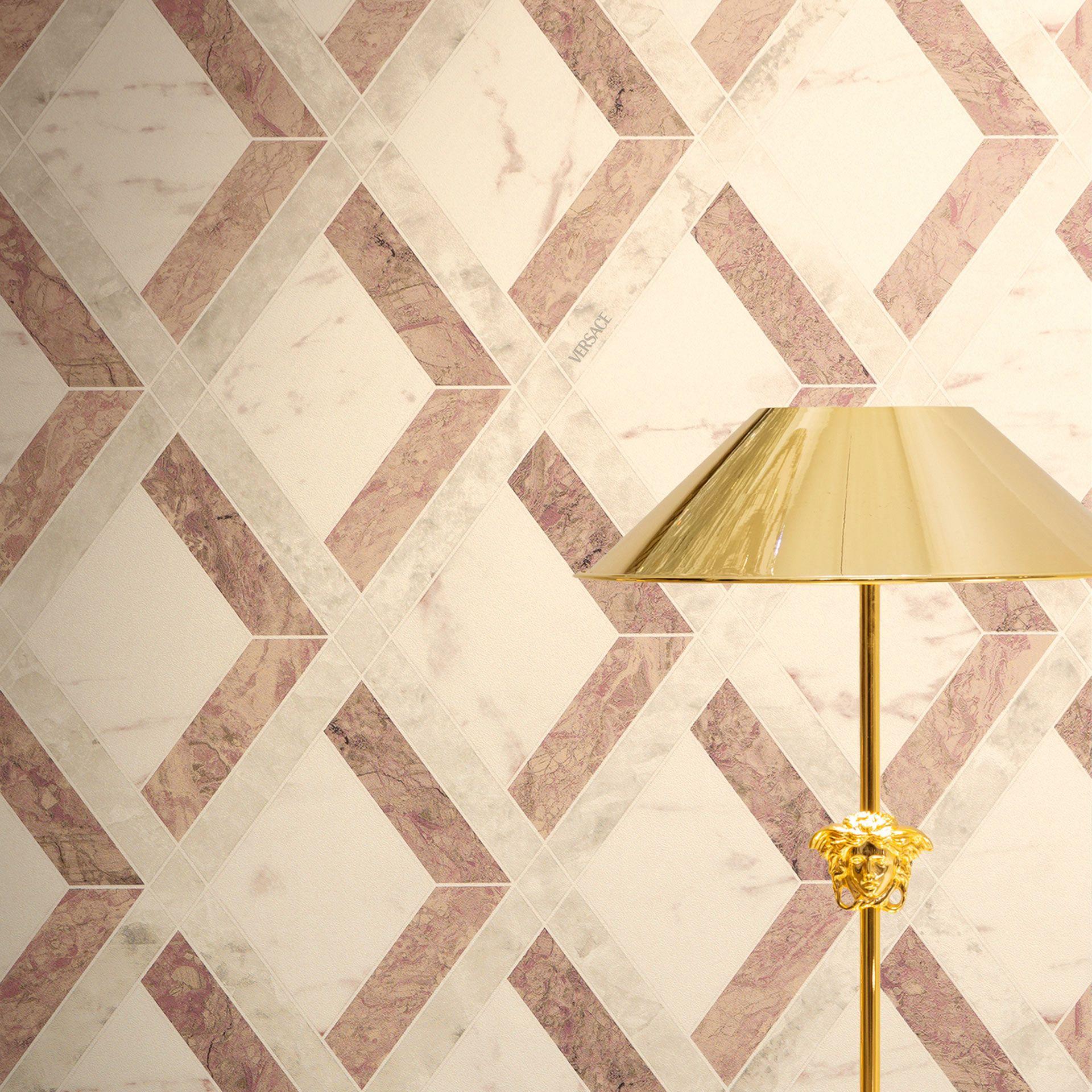 Versace ikke-vævet tapet Tarsia diamantmønster marmorlook creme rosa hvid
