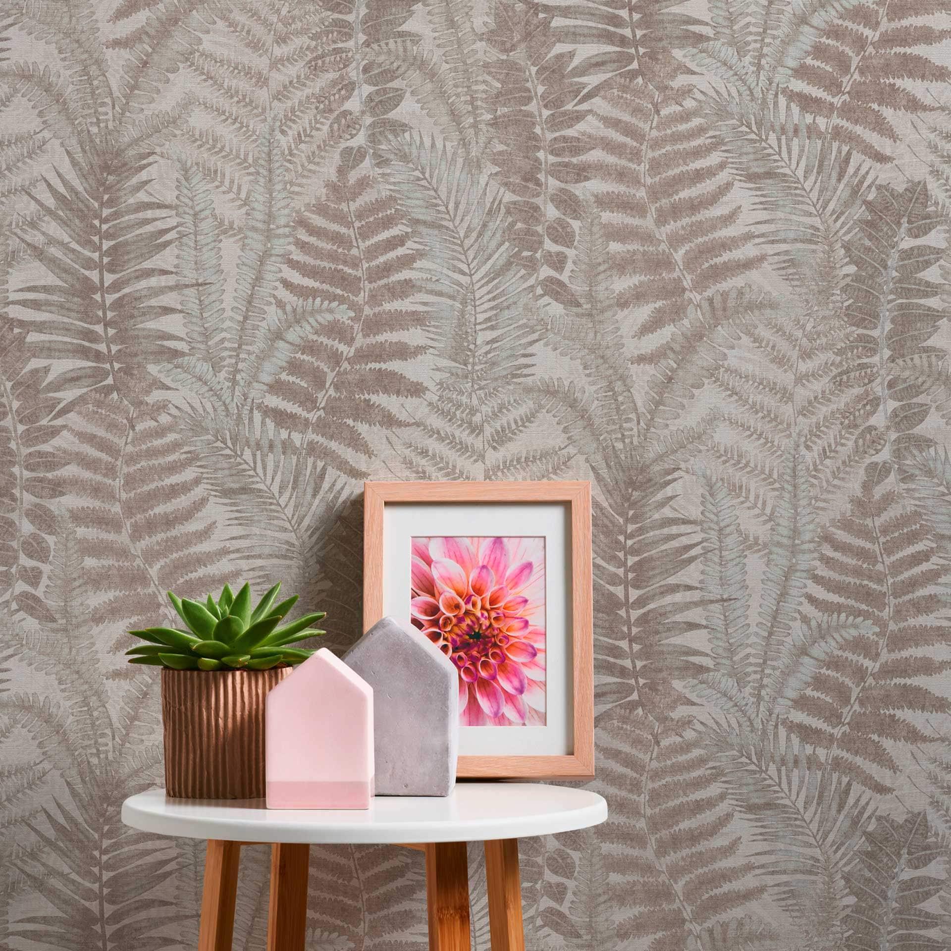 blomstertapet med bregne grå beige - mønstertapet med bregneblade 