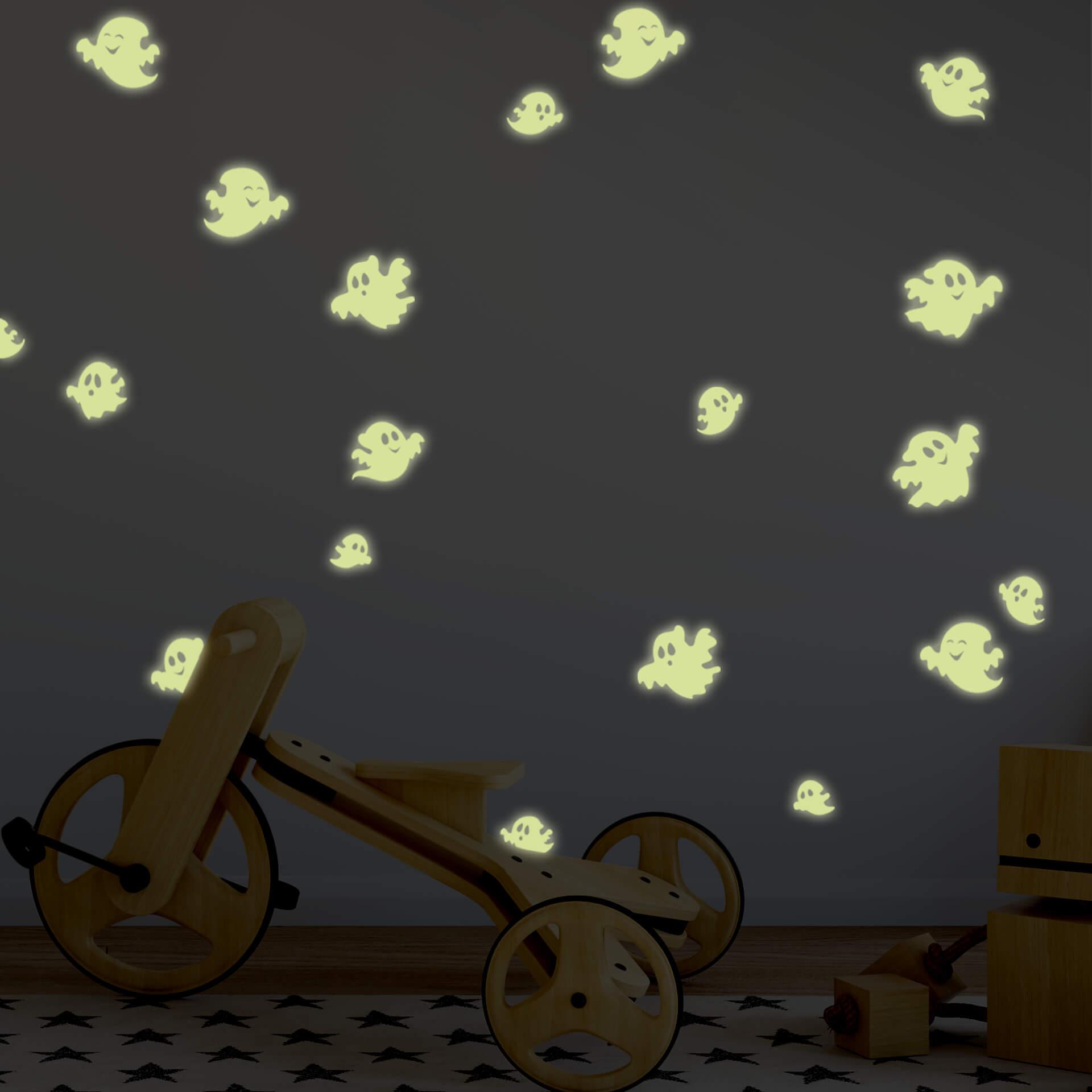 Wallsticker - Grinende selvlysende spøgelsesstickers