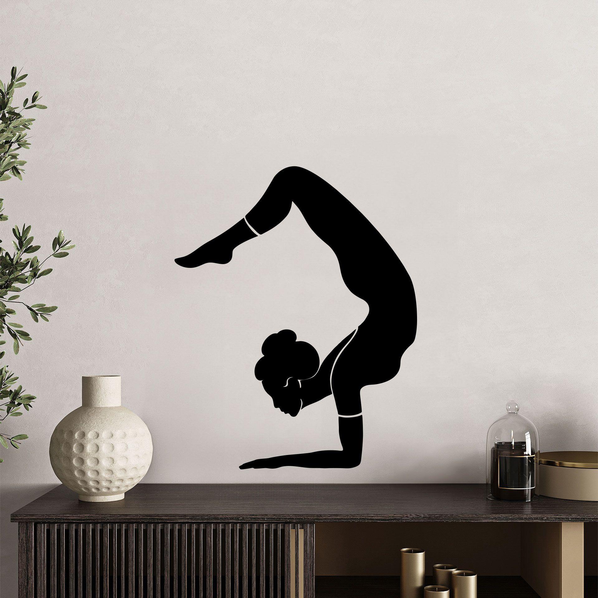 Wallsticker yoga skorpion silhuet ensfarvet