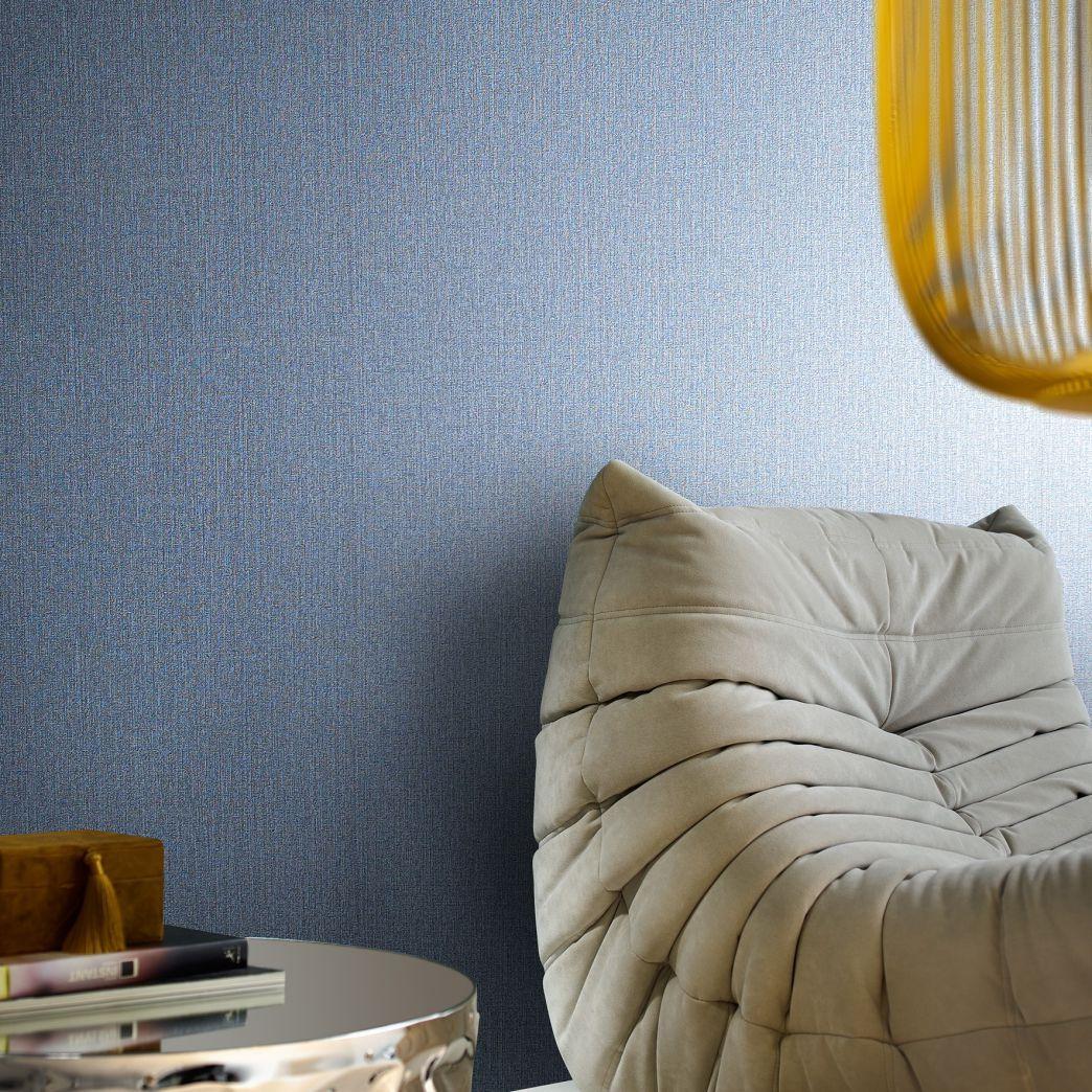 Papel pintado no tejido de líneas finas y textura ligera azul, gris liso