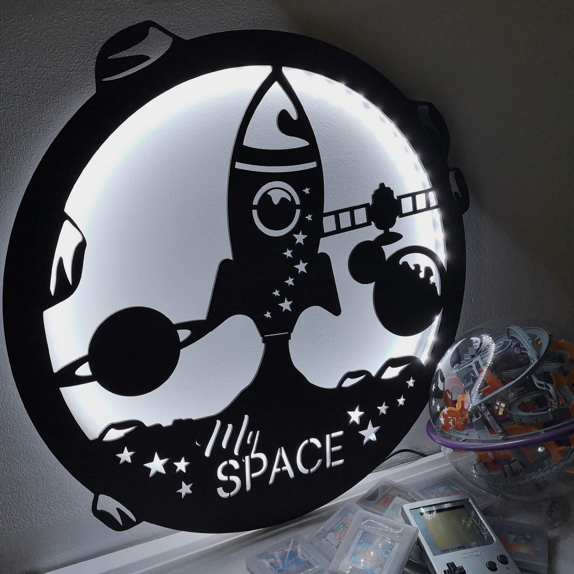 Décoration lumineuse LED en MDF - My Space fusée