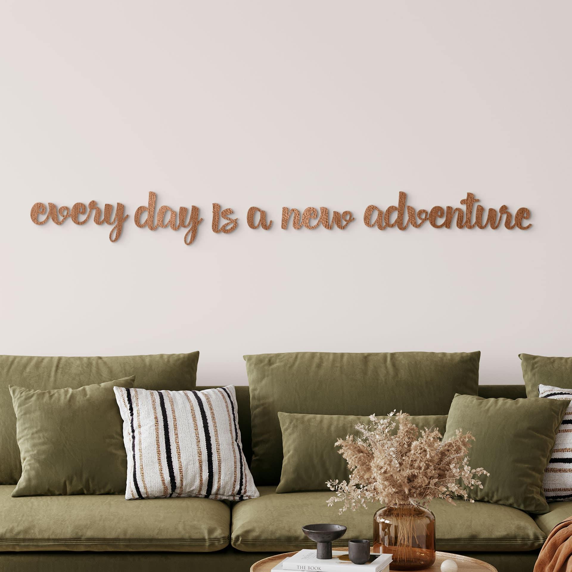 Træ vægdekoration mahogni finer Every day is a new adventure