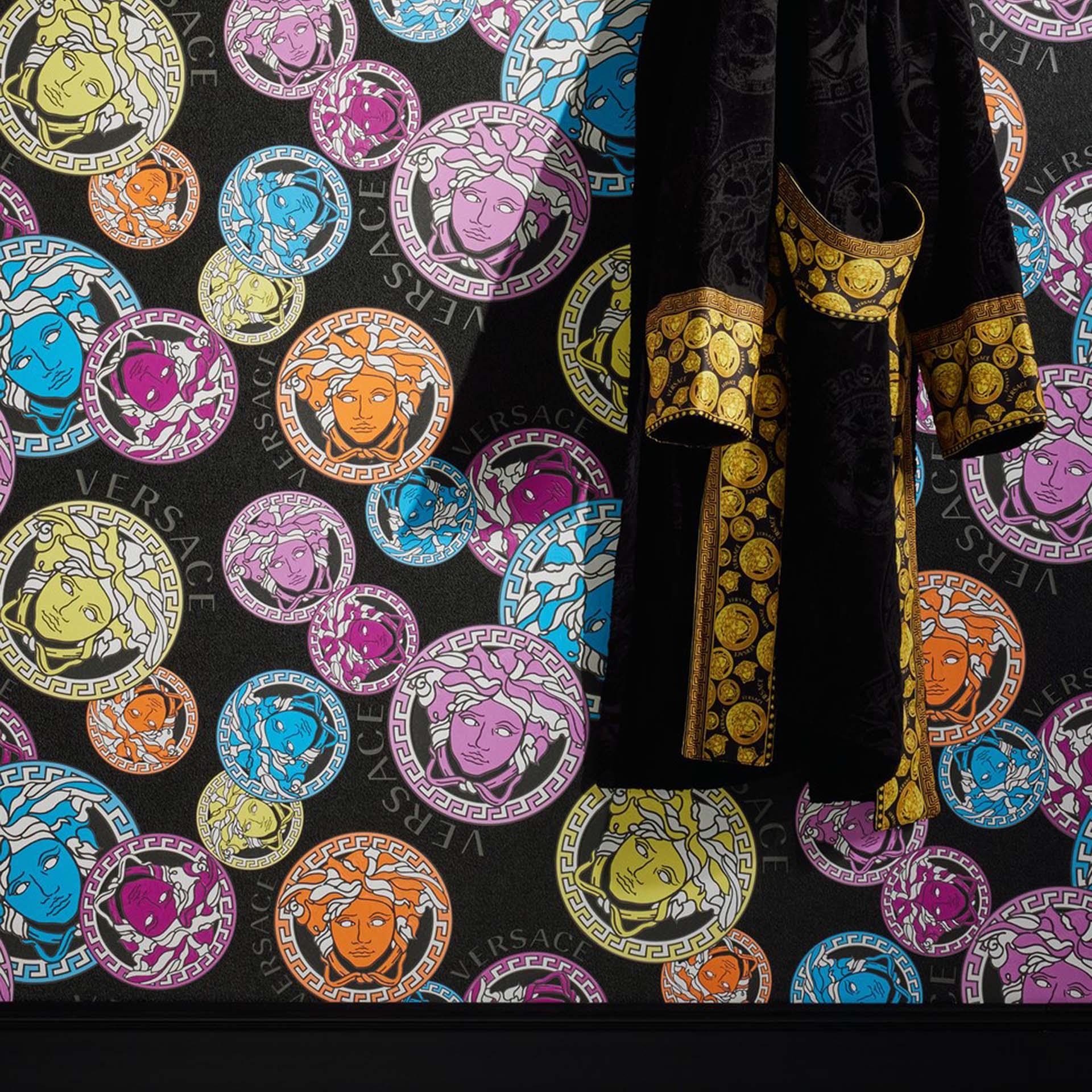 Versace tapet i farverigt og sort non-woven tapet medusa hoved luksus design tapet