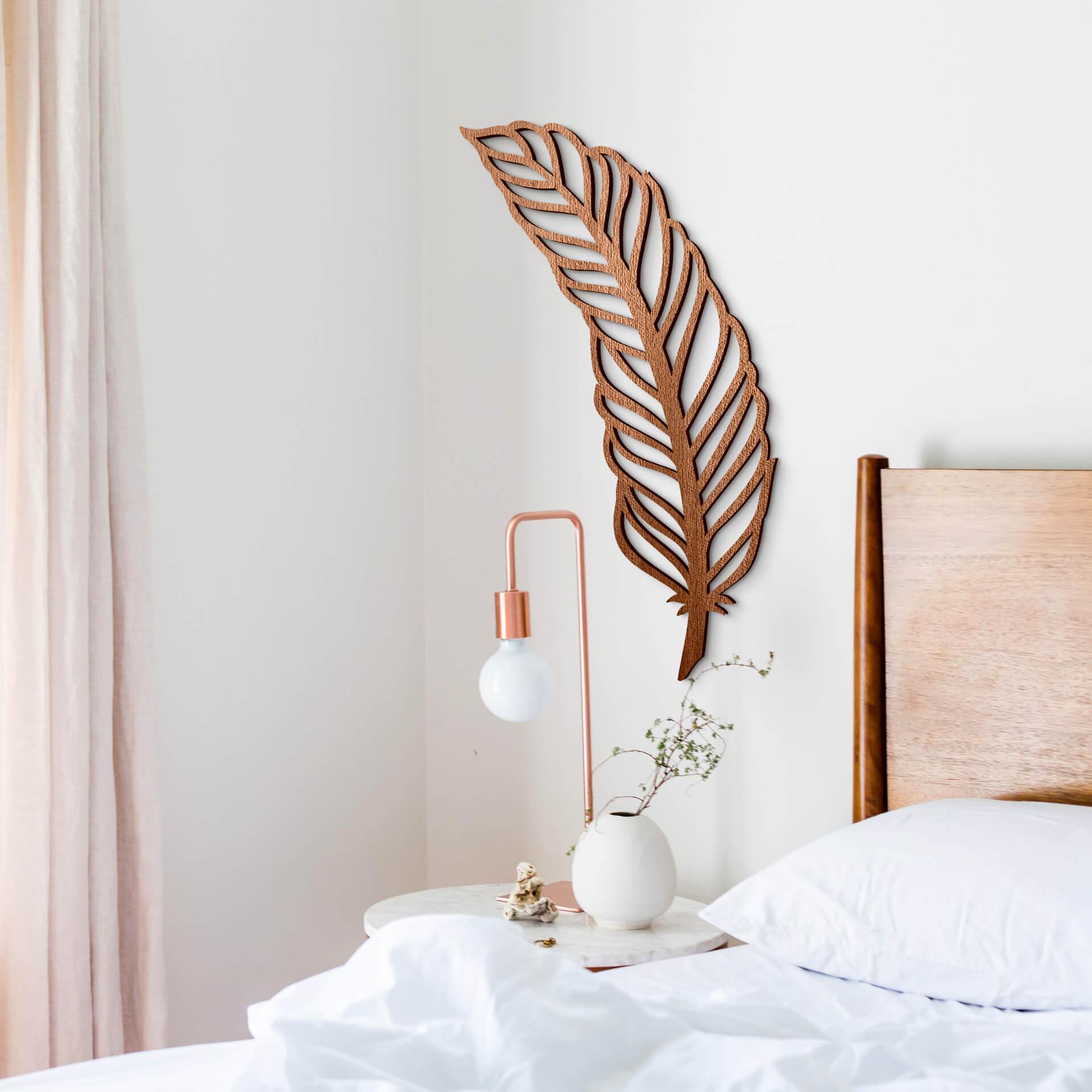 Decoración en madera caoba - pluma curvada