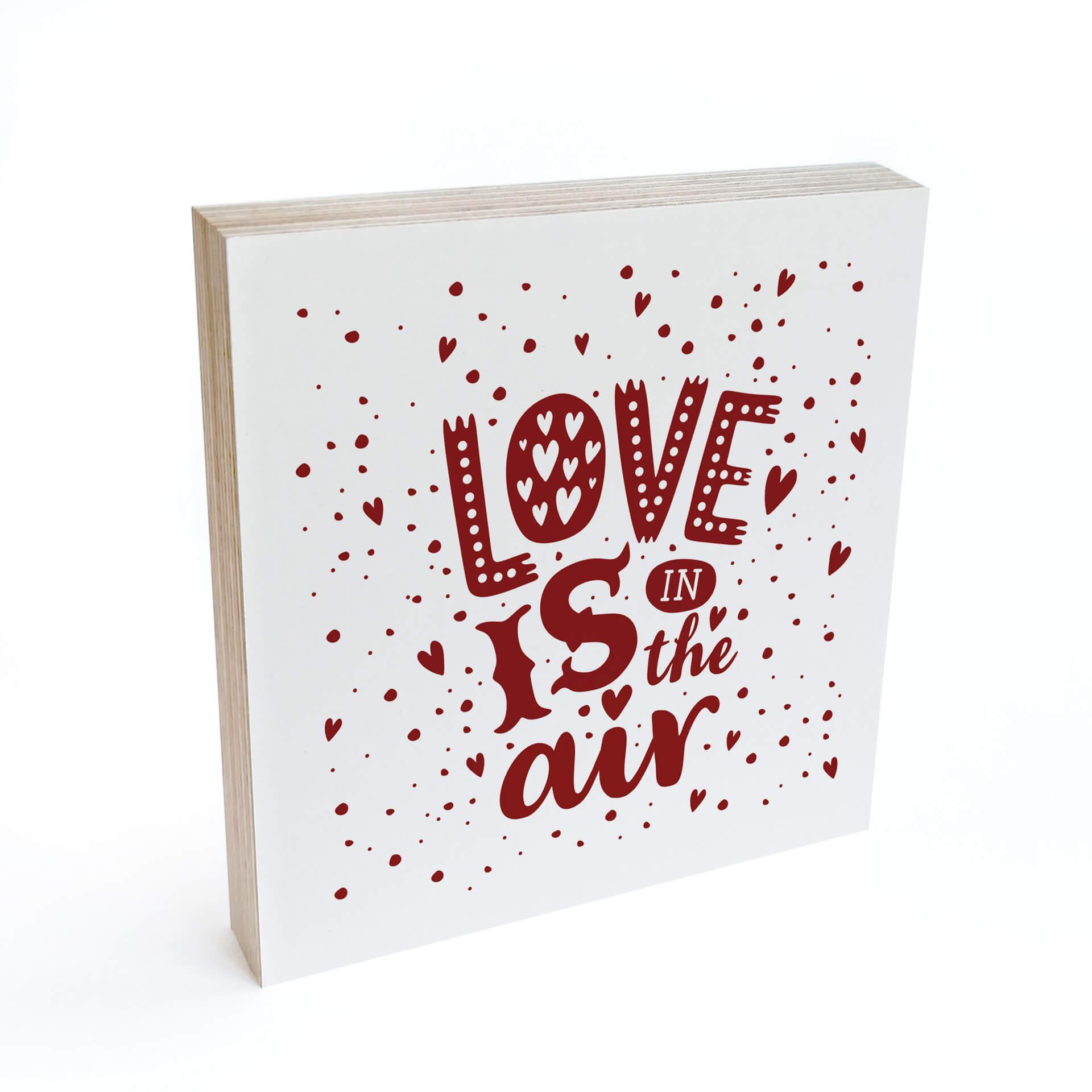 Billede af træ til at sætte op - Love is in the air red - 15x15 cm