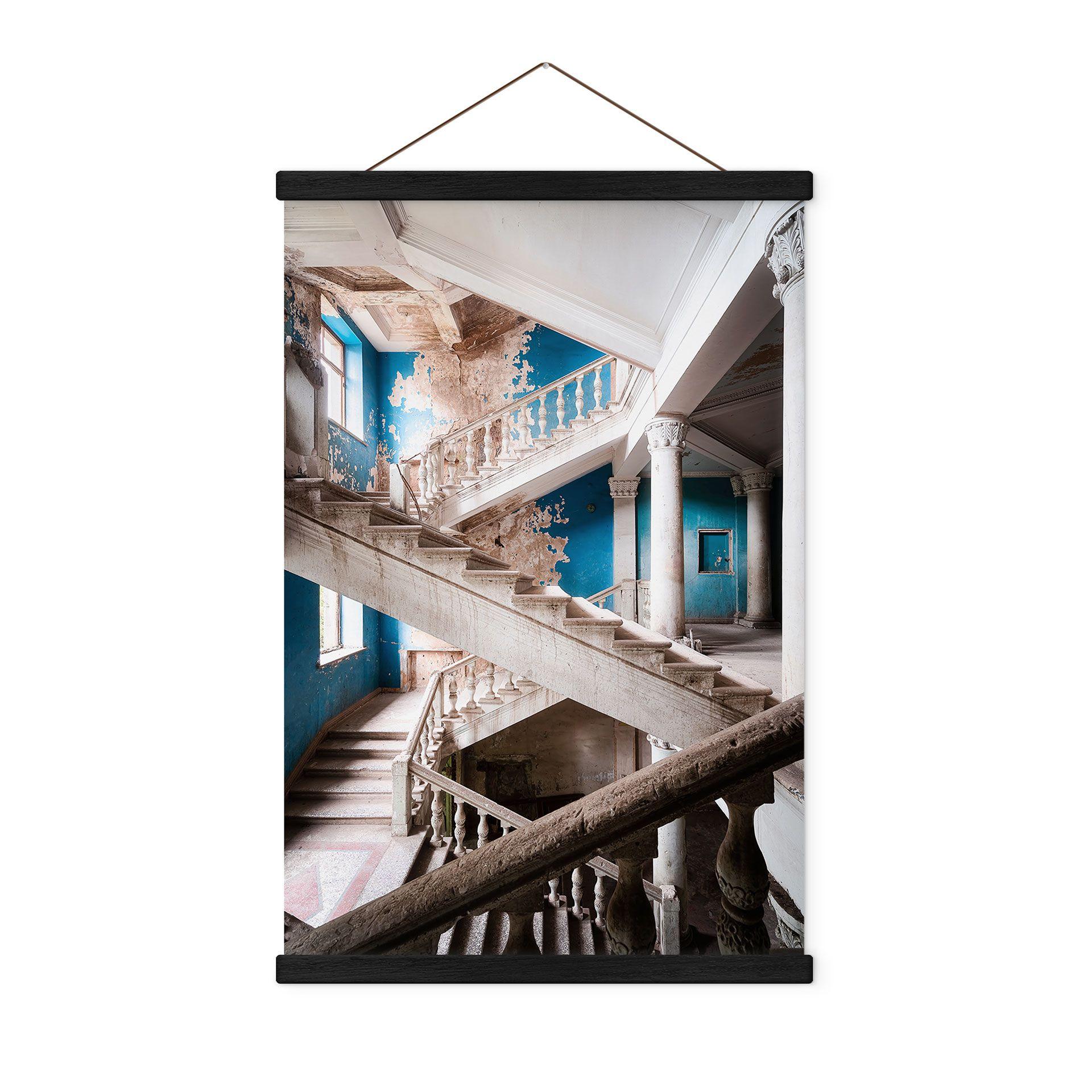 Póster de tela Imponente escalera con encanto antiguo - Robroek