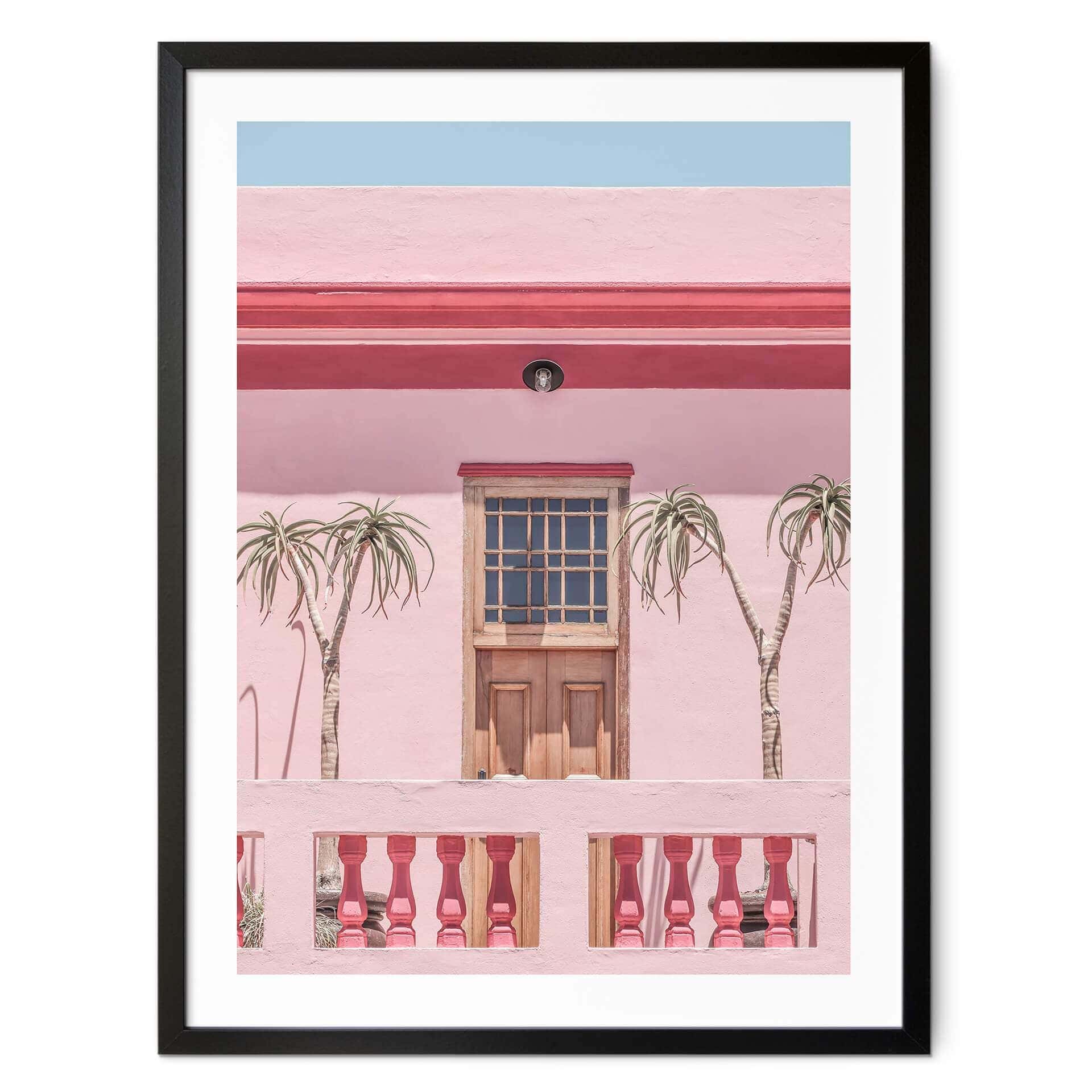 Póster Shot by Clint - Fachada de una casa rosa con palmeras